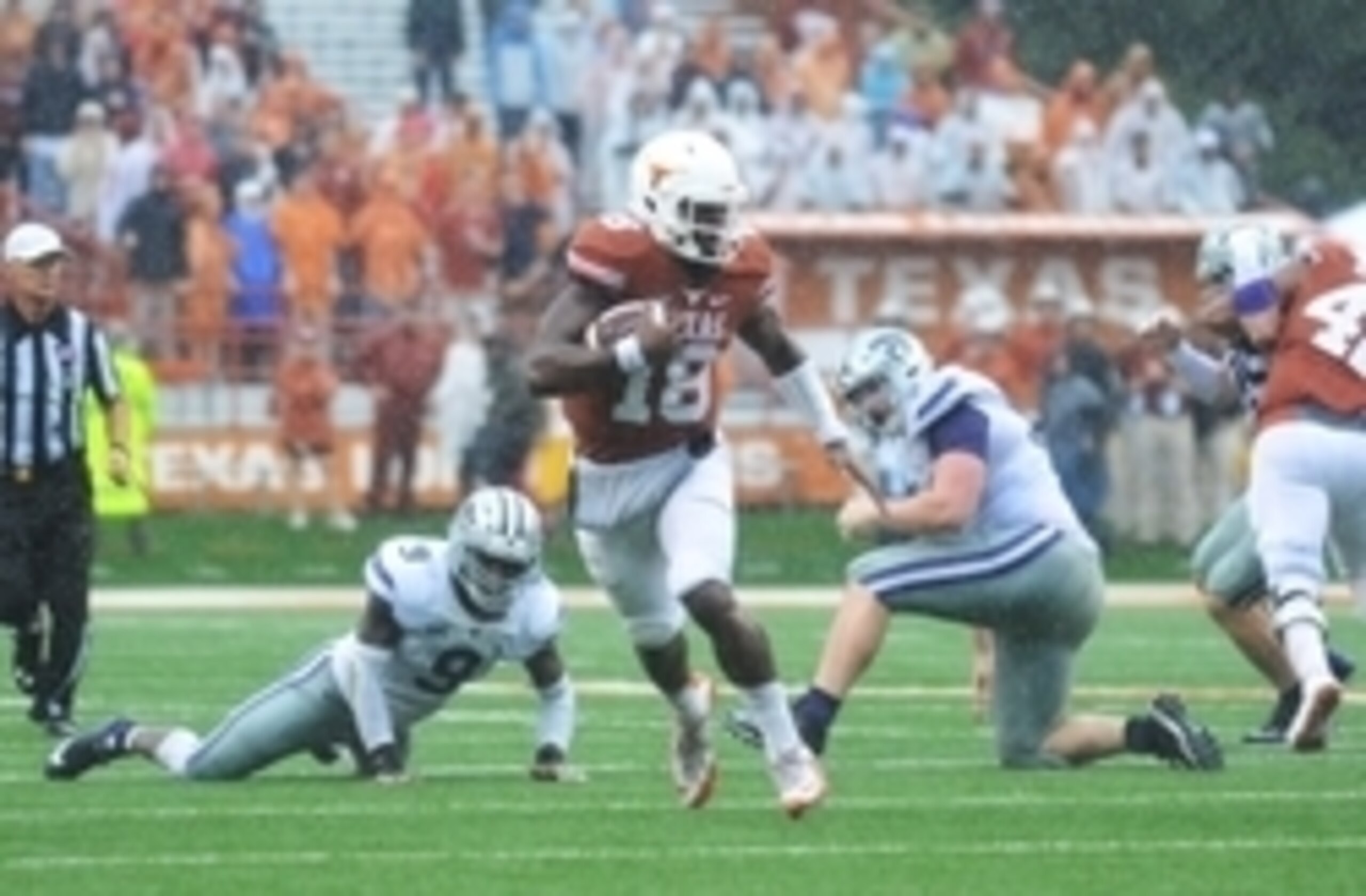 Oct 24, 2015; Austin, TX, USA; Texas Longhorns quarterback Tyrone Swoopes (18) carries the ball against the Kansas State Wildcats during the second half at Darrell K Royal-Texas Memorial Stadium. Texas beat Kansas State 23-9. Mandatory Credit: Brendan Mal