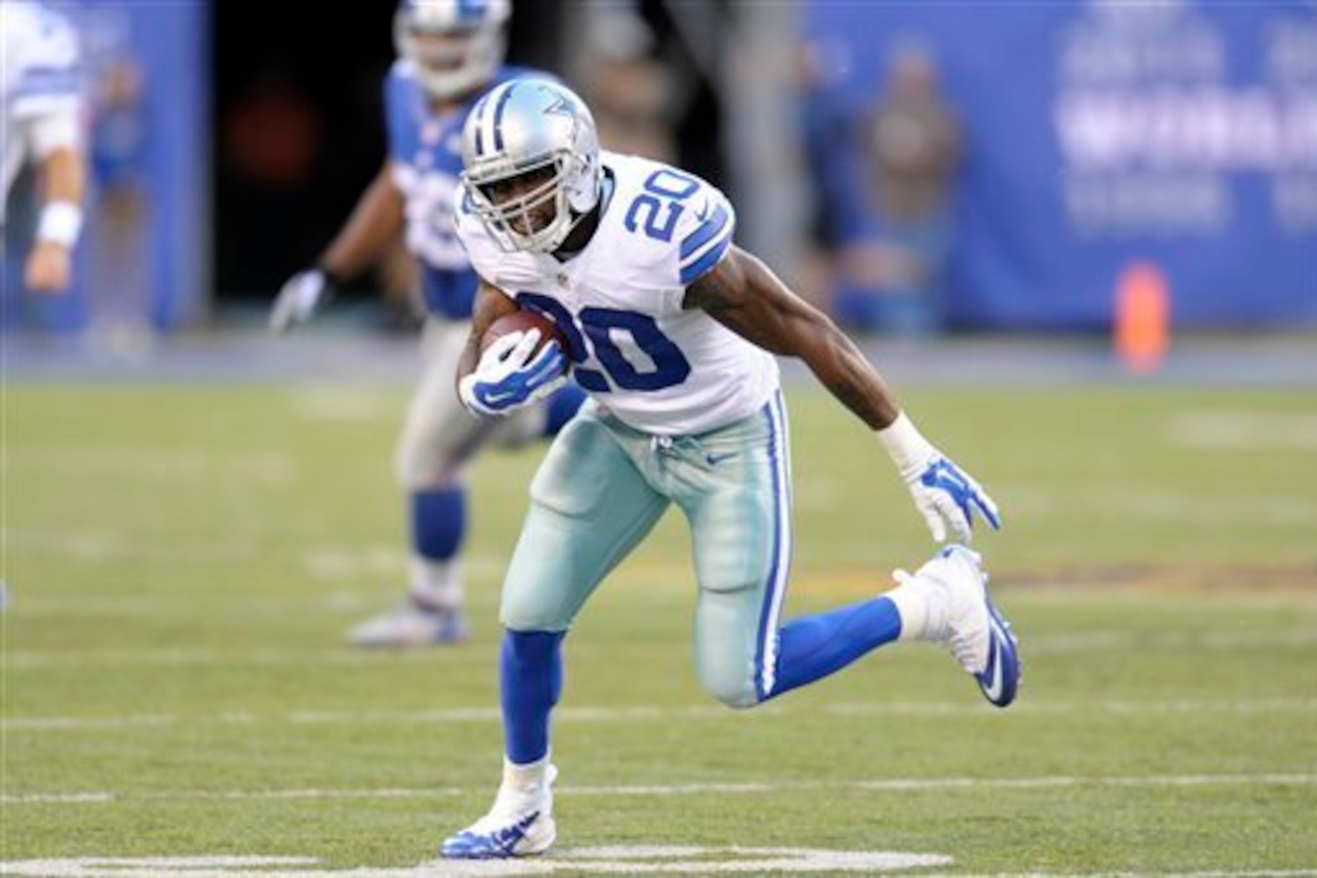 Dallas Cowboys running back Darren McFadden touts some of the fastest-rising DFS stock. Dallas Cowboys running back Darren McFadden touts some of the fastest-rising DFS stock.