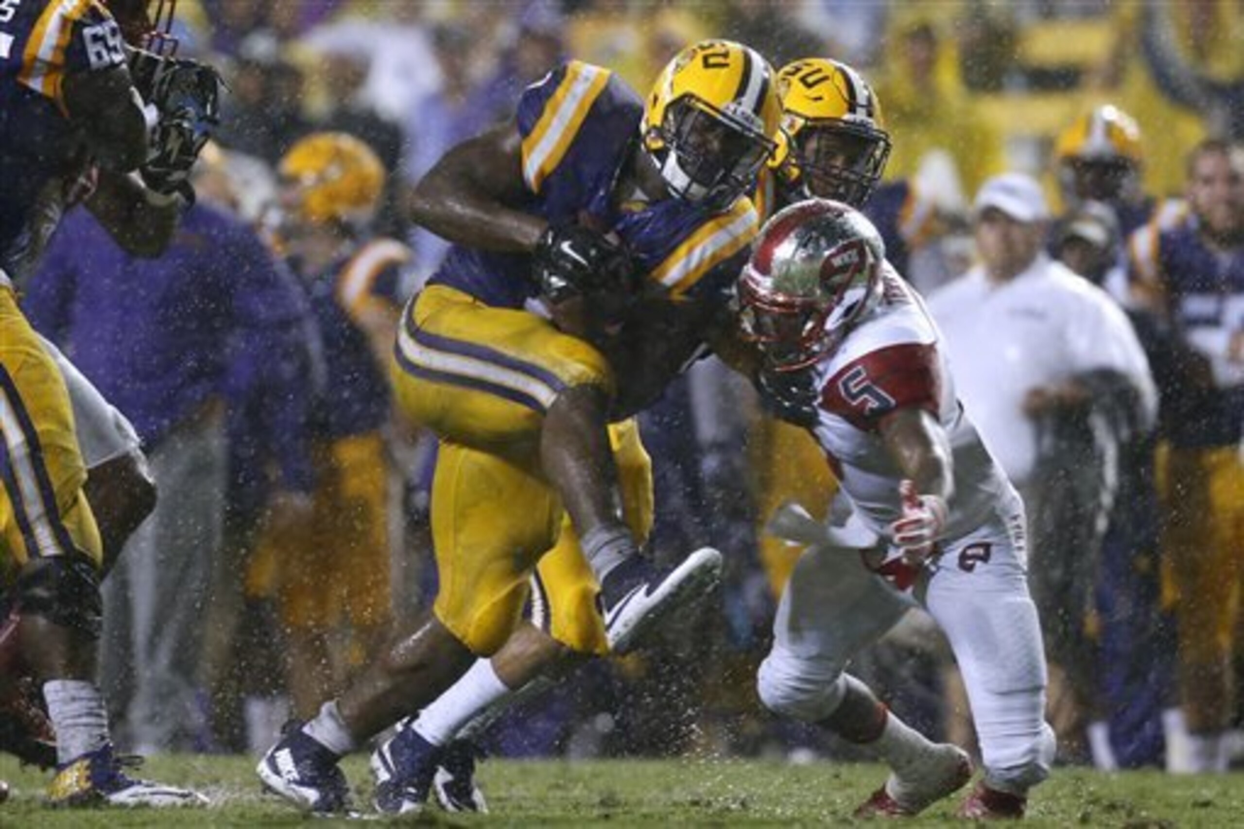 Leonard Fournette is the favorite to win the 2015 Heisman Trophy, but he hasn't clinched the trophy yet.