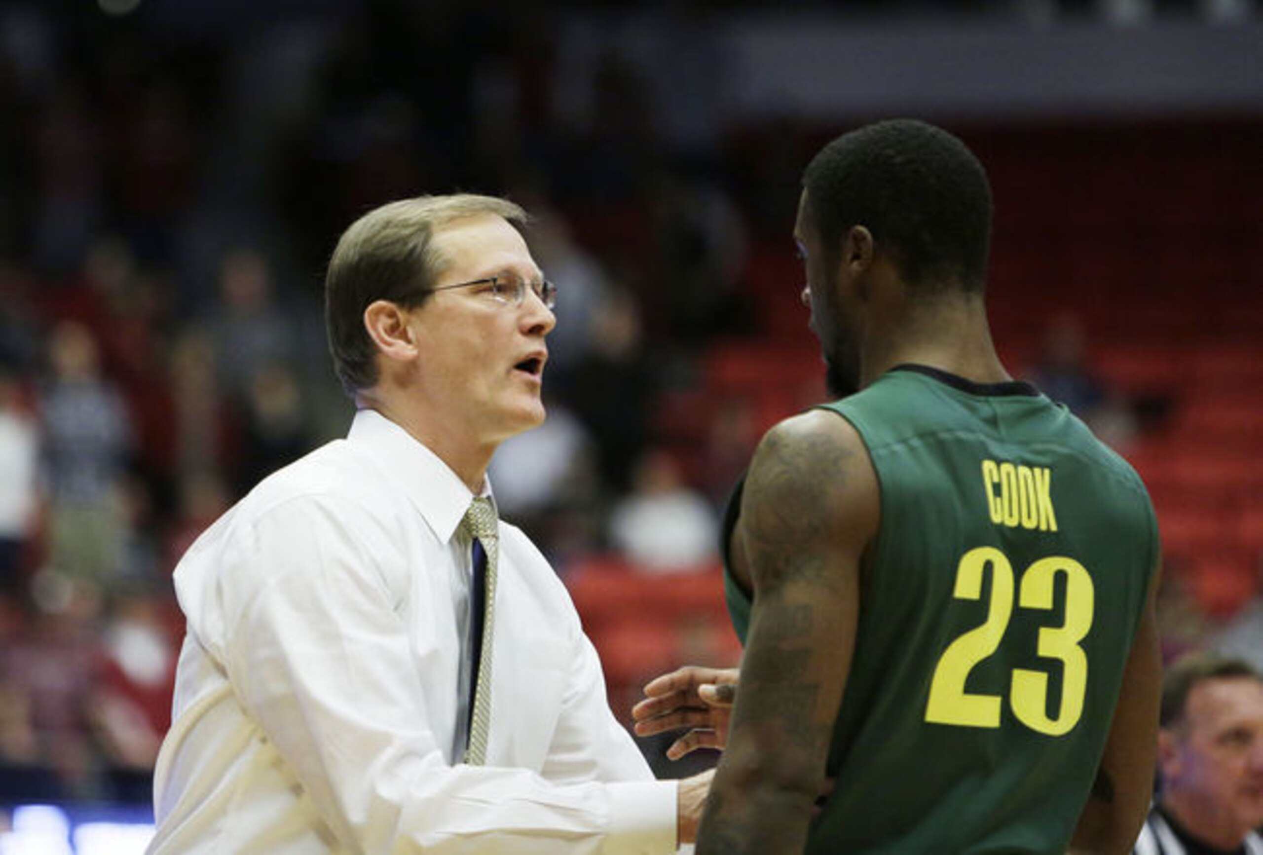 Oregon HC Dana Altman (left) and Oregon F Elgin Cook