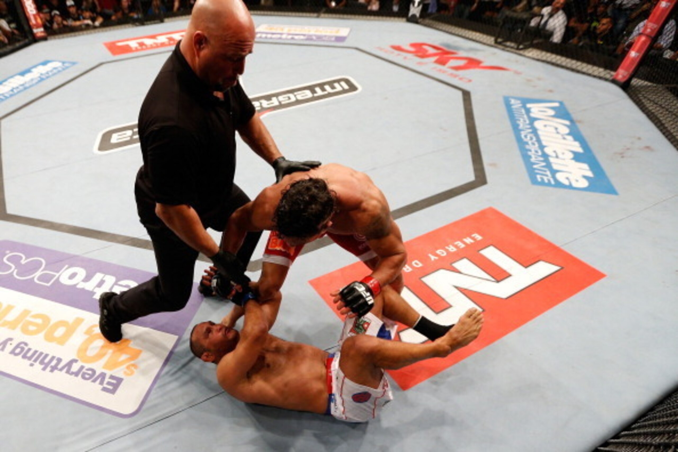 In their second meeting, Belfort viciously knocked out Henderson. In their second meeting, Belfort viciously knocked out Henderson.
