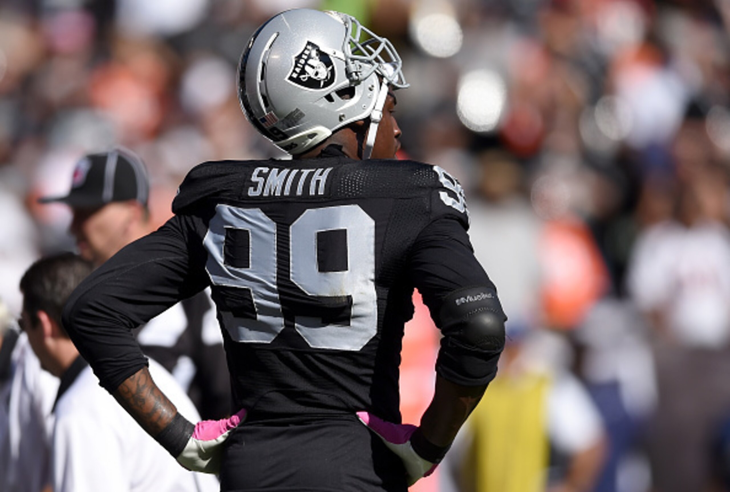 Raiders defensive end Aldon Smith