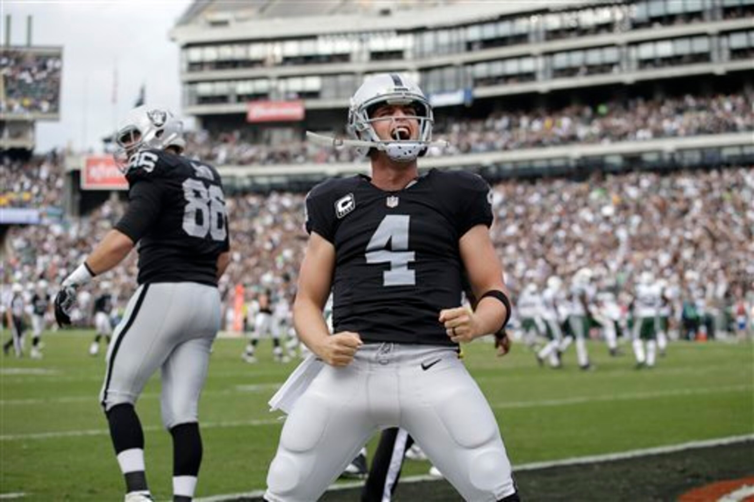Raiders quarterback Derek Carr celebrates a touchdown against the Jets.