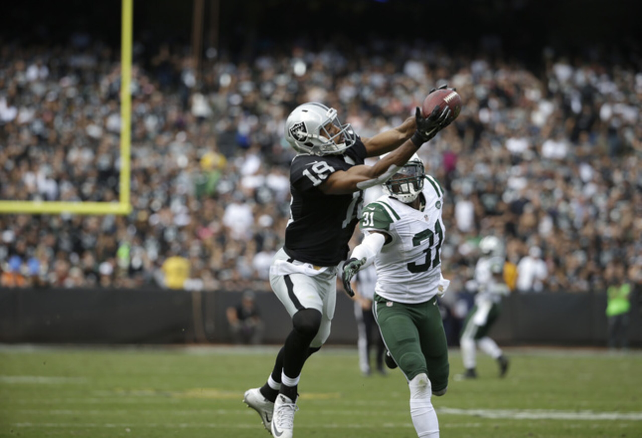 Antonio Cromartie (31) is beat for a touchdown.