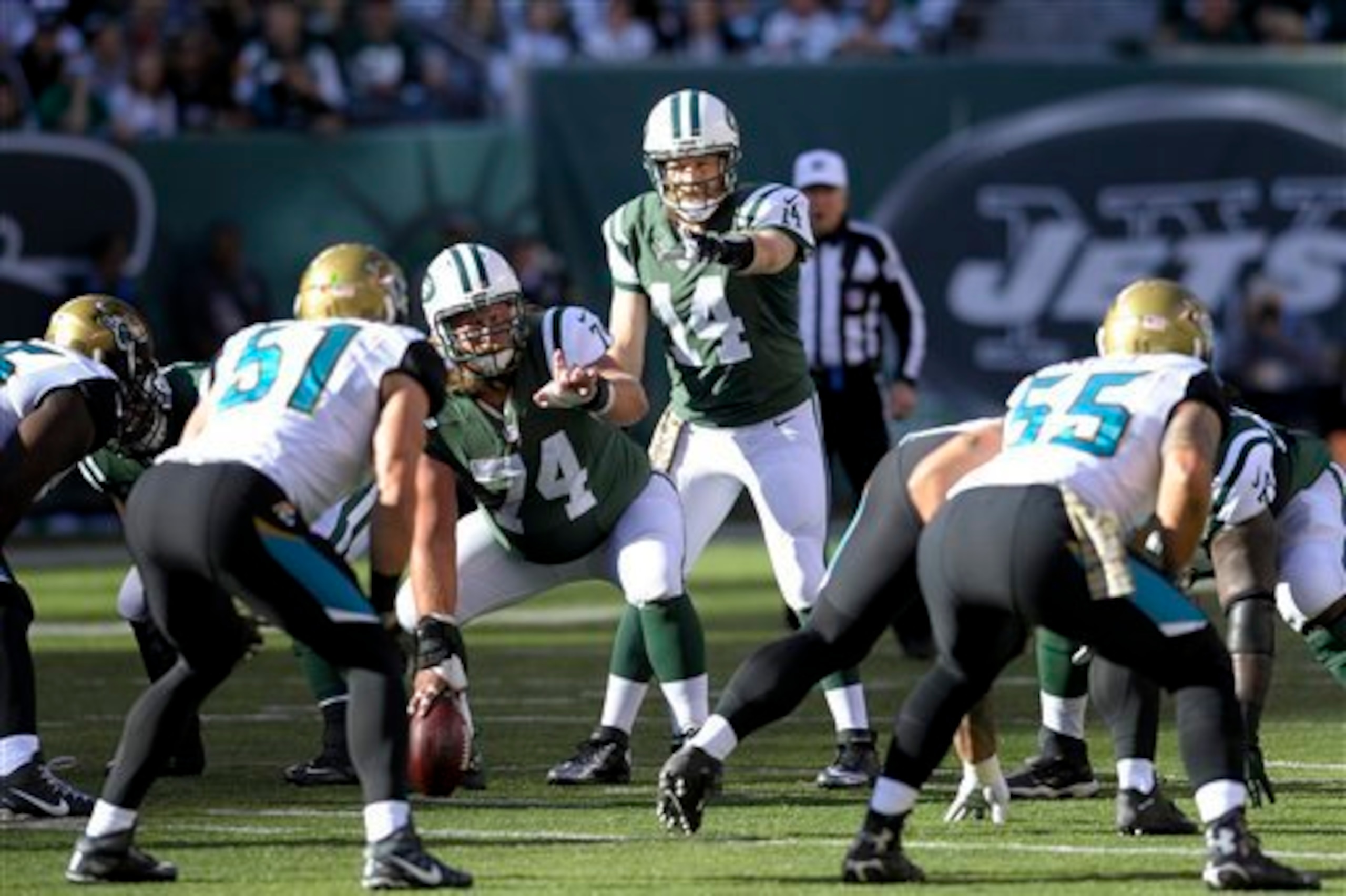 Ryan Fitzpatrick gets the Jets lined up against the Jaguars.