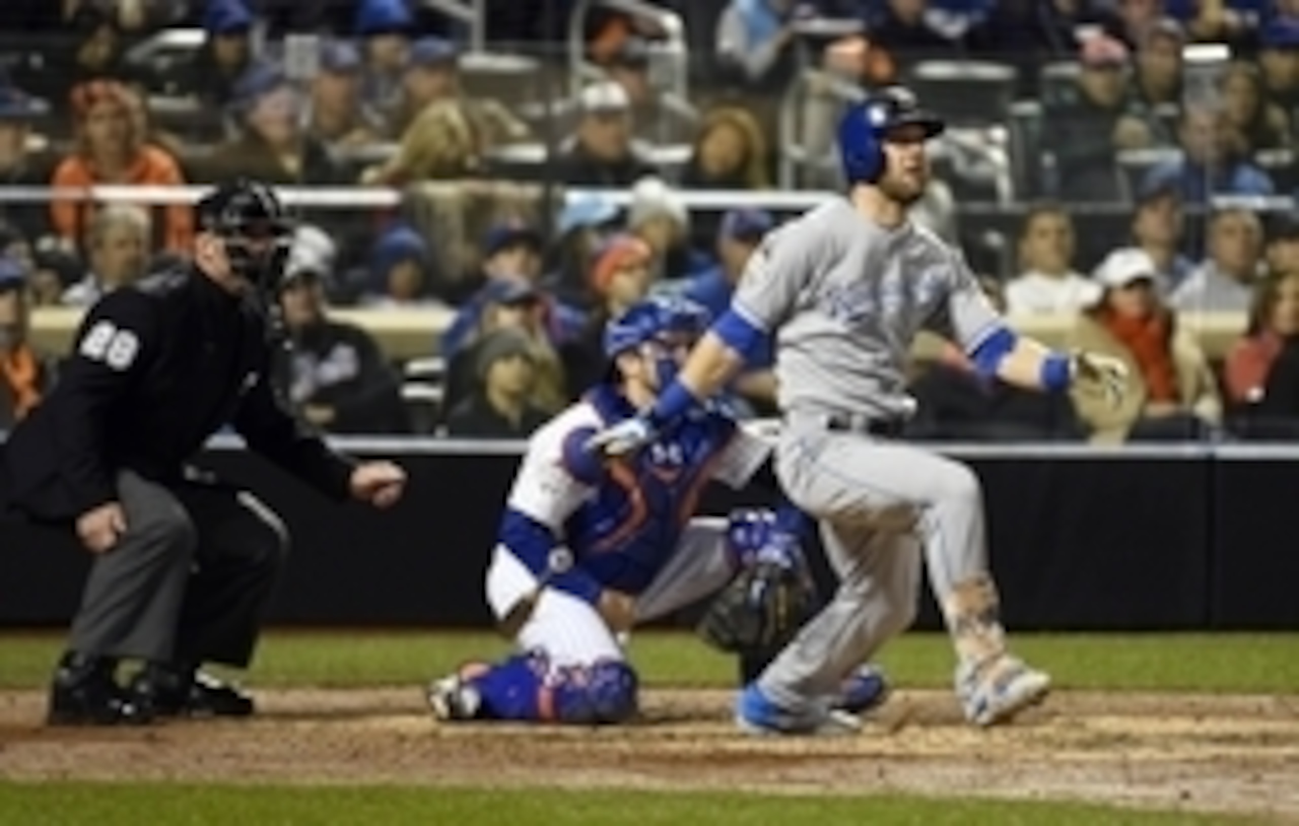 The Royals should make re-signing Alex Gordon a priority this winter, no matter the cost.