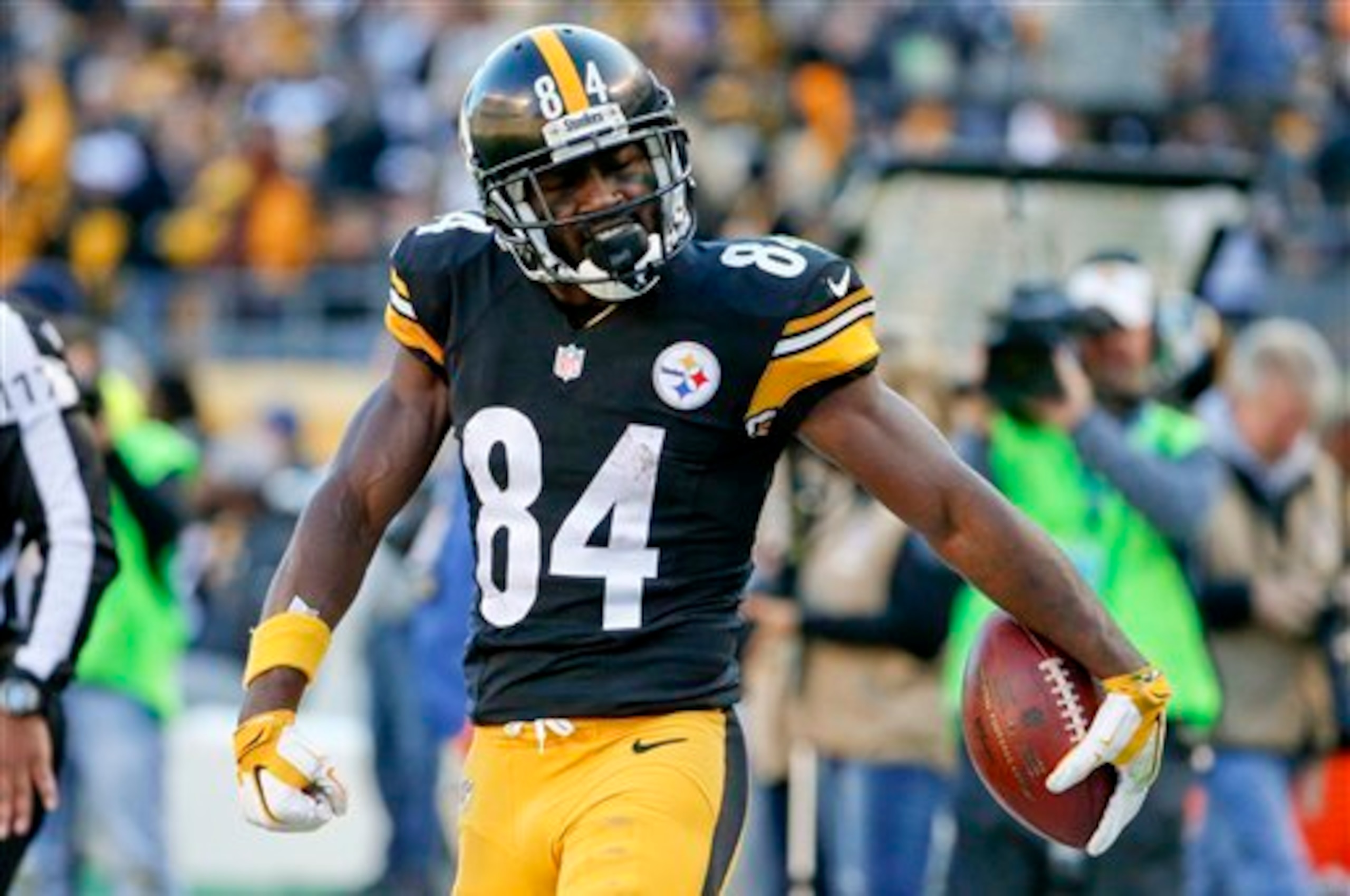 Antonio Brown has struggled without Ben Roethlisberger.