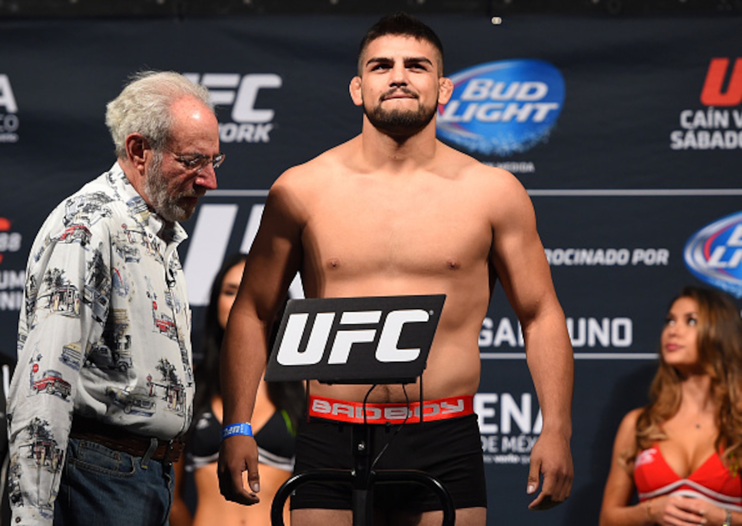 Kelvin Gastelum returns to 170 pounds against Neil Magny.