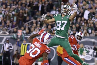 Eric Decker misses a chance to catch a touchdown