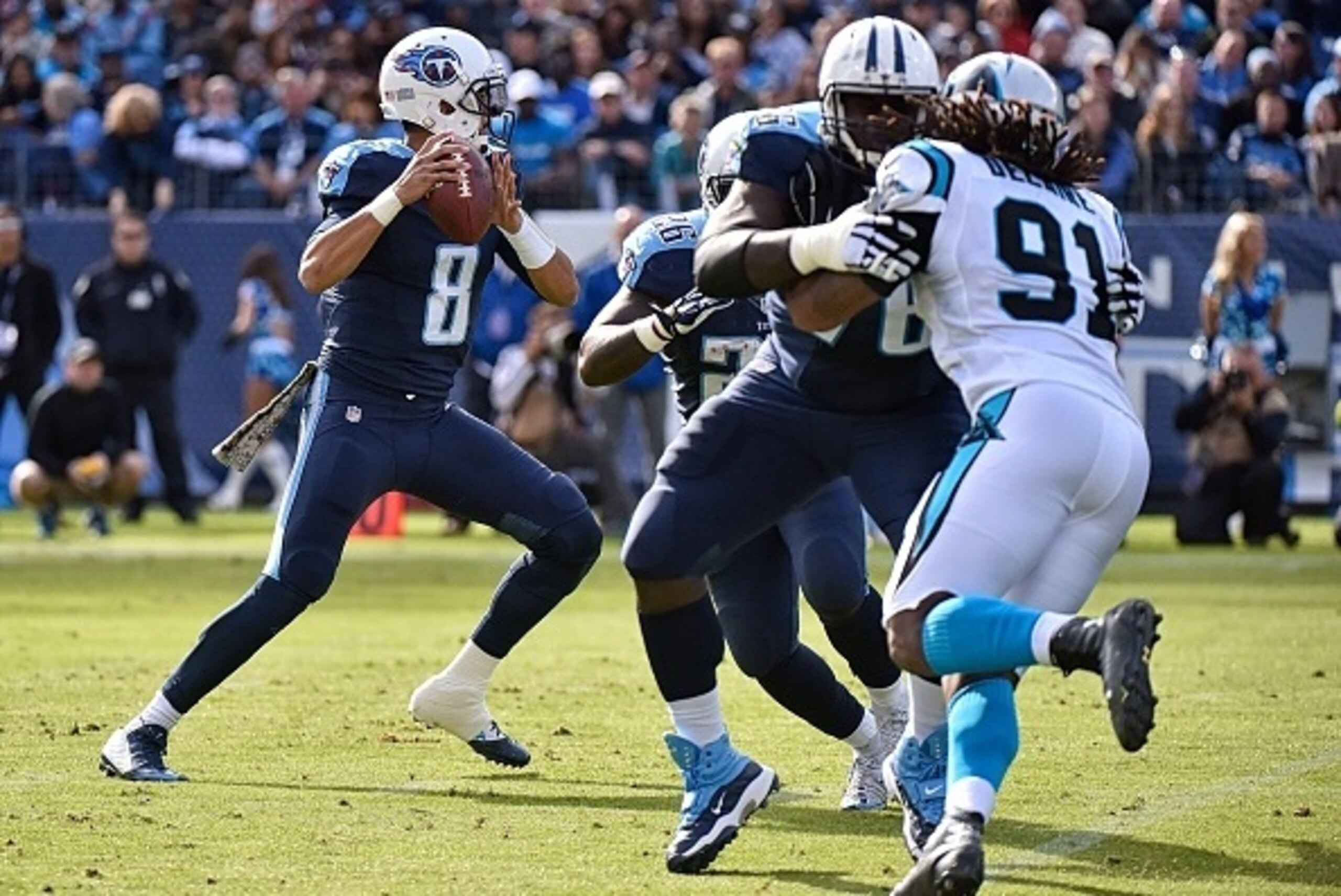 Marcus Mariota (Left) finished with 185 passing yards and 1 INT