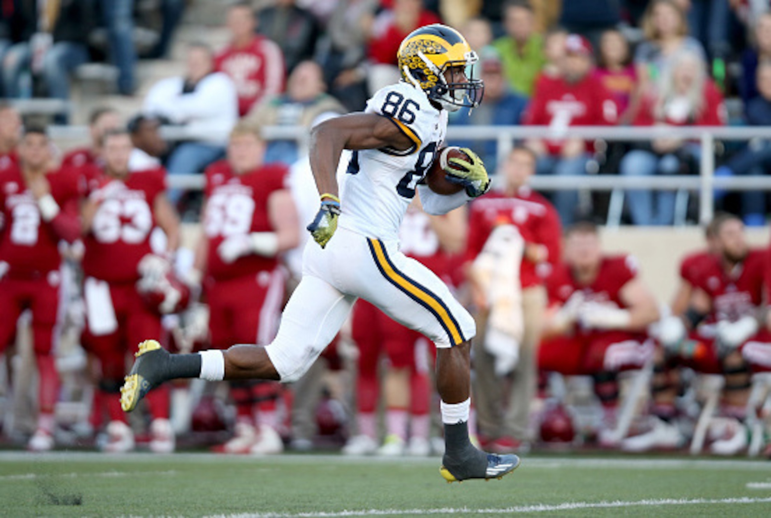 BLOOMINGTON, IN - NOVEMBER 14:  Jehu Chesson #86 of the Michigan Wolverines runs for a touchdown against the Indiana Hoosiers at Memorial Stadium on November 14, 2015 in Bloomington, Indiana.  (Photo by Andy Lyons/Getty Images)