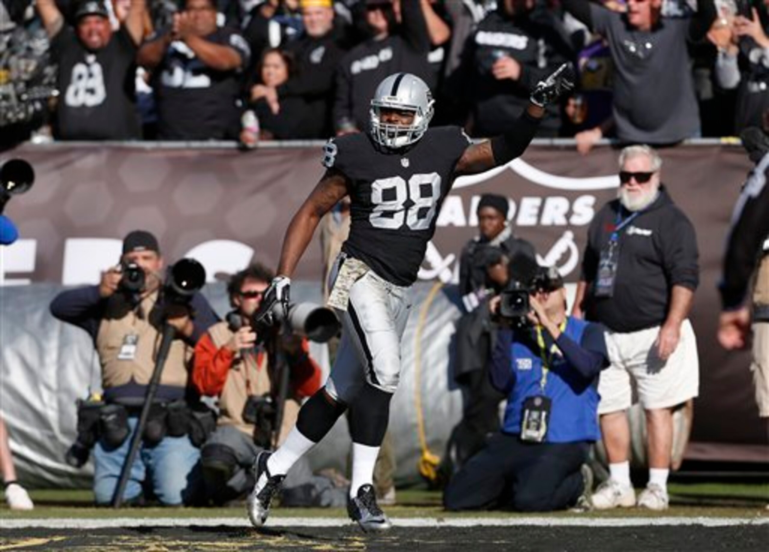 Clive Walford continues to see his usage skyrocket in Oakland.