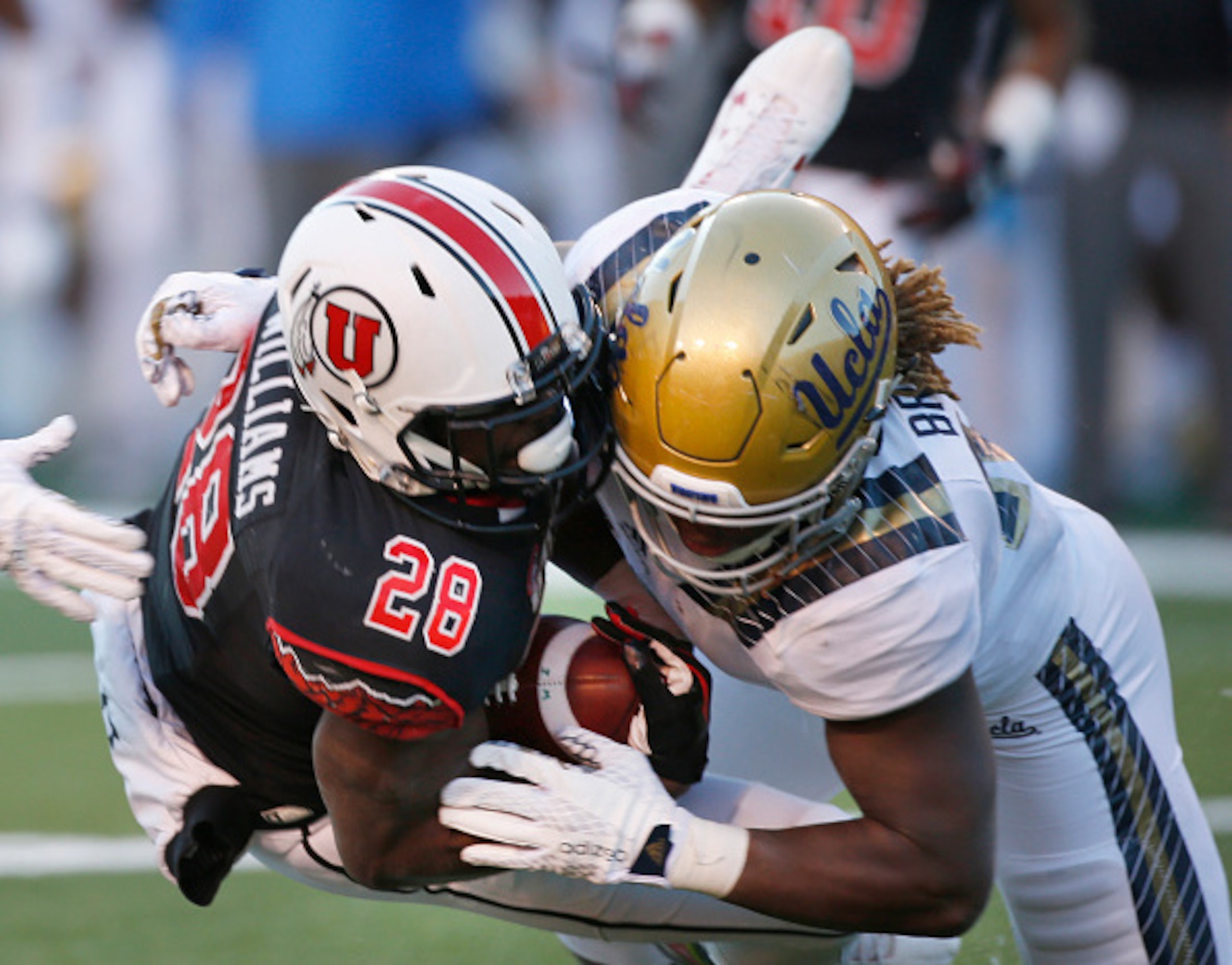 UCLA LB Jayon Brown (right) UCLA LB Jayon Brown (right)