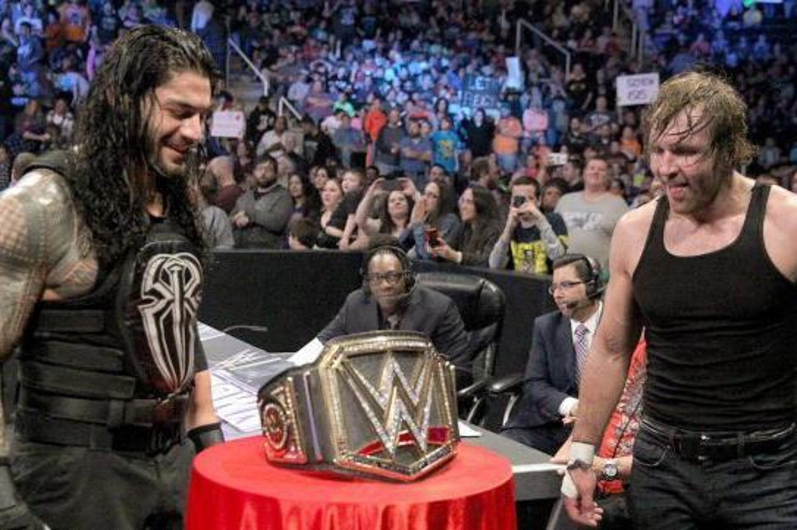 Who will walk out of WWE Survivor Series 2015 as the new WWE World Heavyweight Champion?
