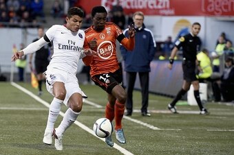 Silva lost Moukandjo for his goal.