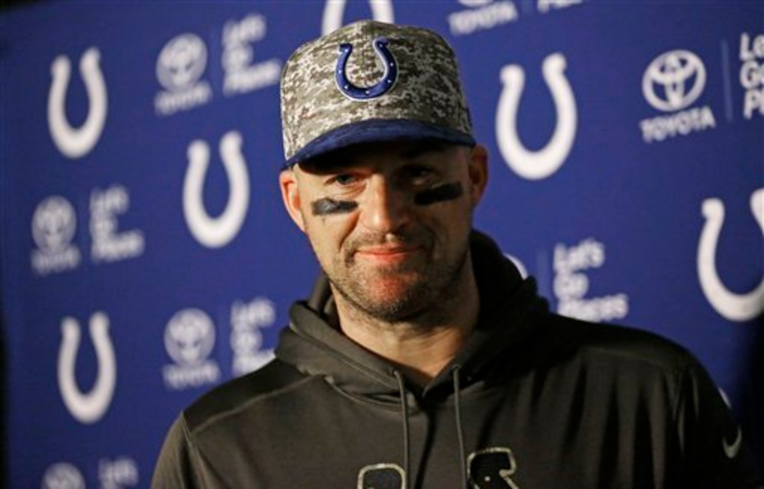 Matt Hasselbeck, 40, is undefeated as a starter in 2015.