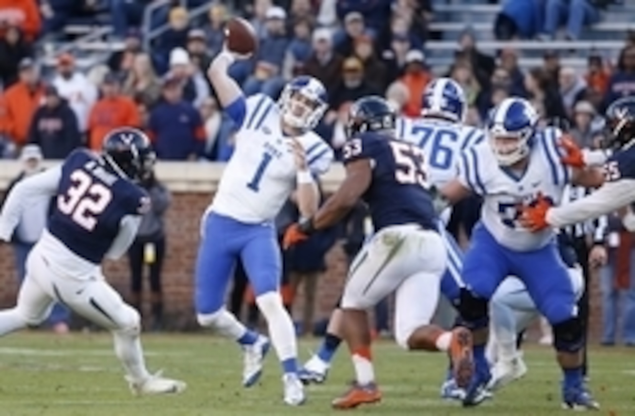 Virginia LB Micah Kiser (center) Virginia LB Micah Kiser (center)