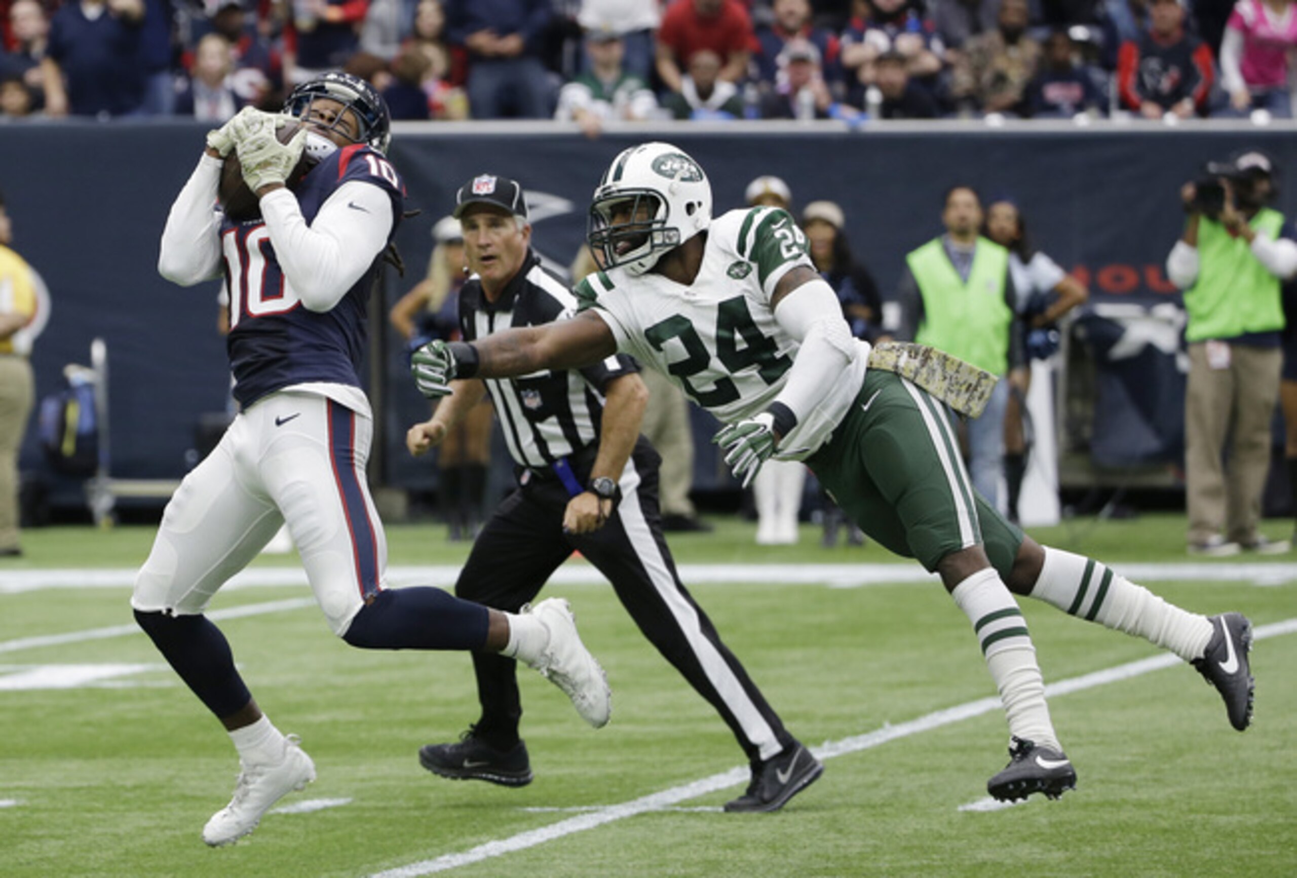 Darrelle Revis is beat by DeAndre Hopkins for a touchdown.