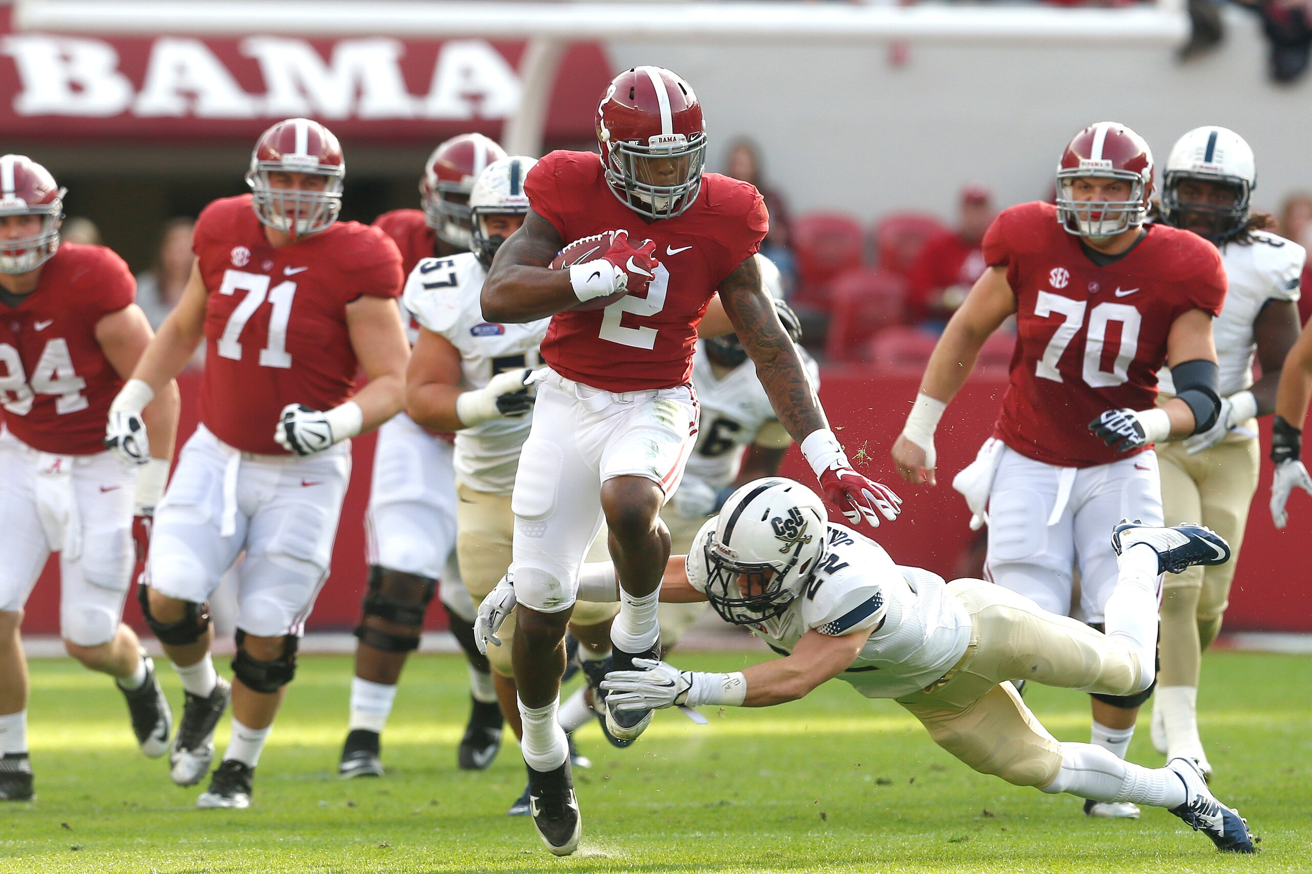 Alabama tailback Derrick Henry has emerged as a leading Heisman Trophy contender.