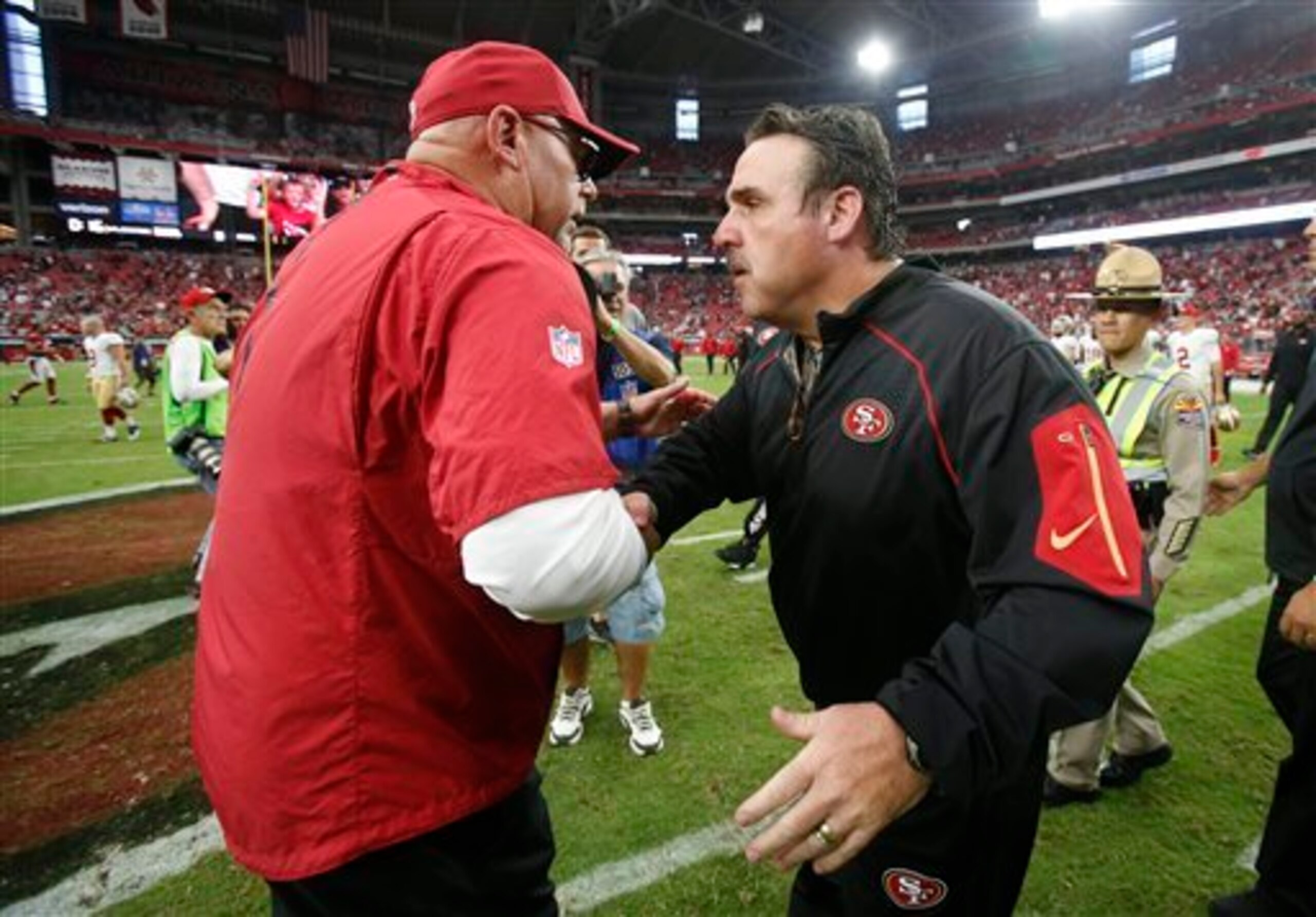 Cardinals head coach Bruce Arians (left) will look to continue his team's edge over Jim Tomsula's 49ers Sunday.