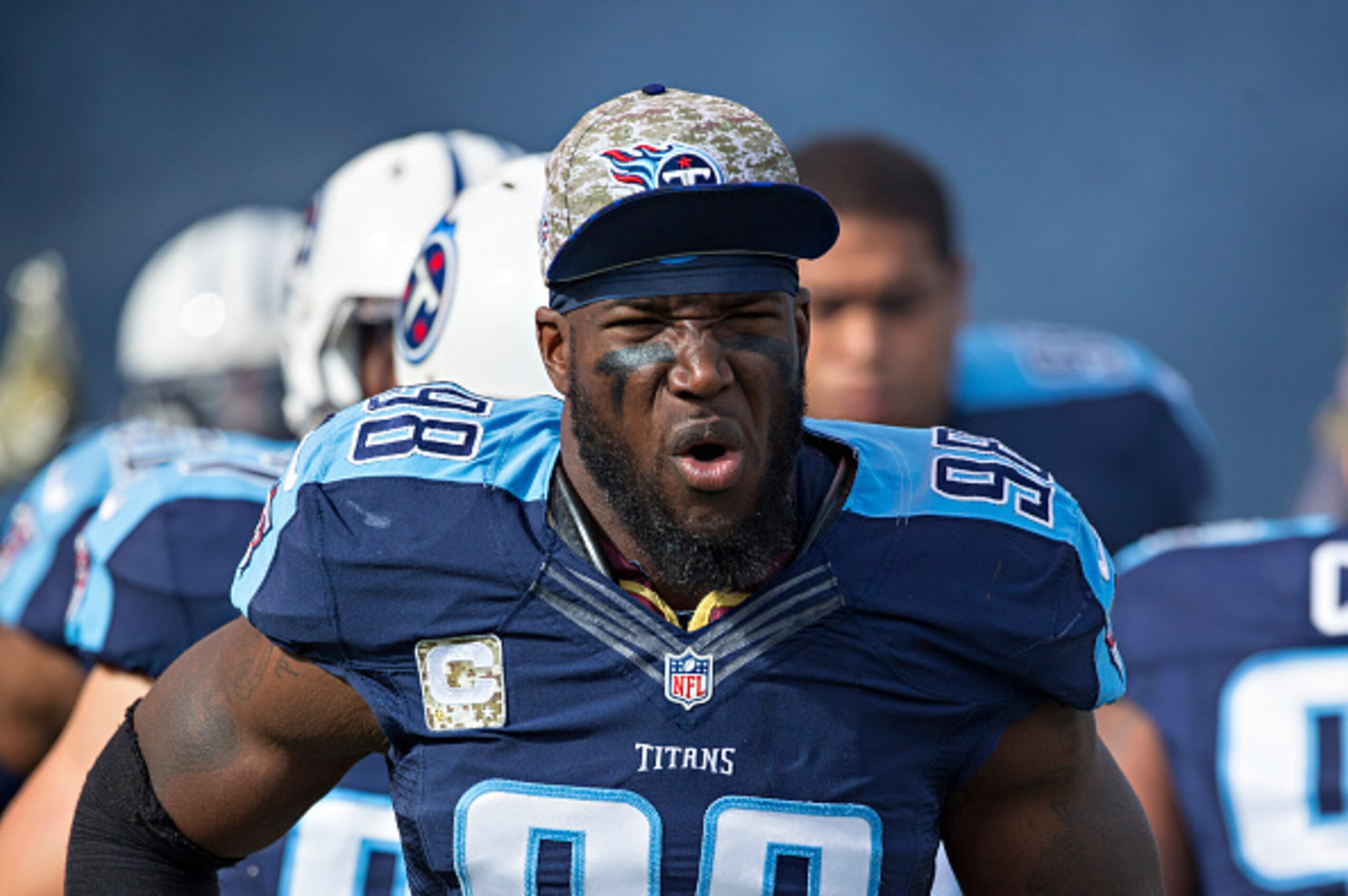 NASHVILLE, TN - NOVEMBER 15:  Brian Orakpo #98 of the Tennessee Titans runs onto the field before a game against the Carolina Panthers at Nissan Stadium on November 15, 2015 in Nashville, Tennessee.  (Photo by Wesley Hitt/Getty Images)