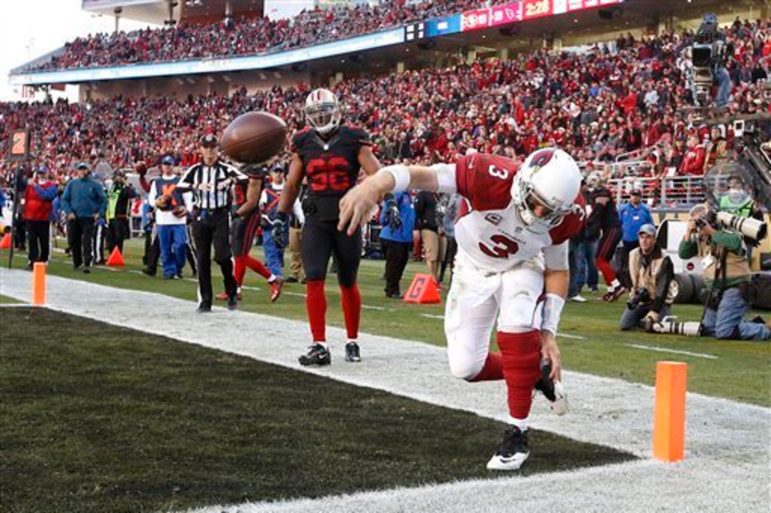 Cardinals quarterback Carson Palmer ended up scoring the game-winning touchdown in the fourth quarter.