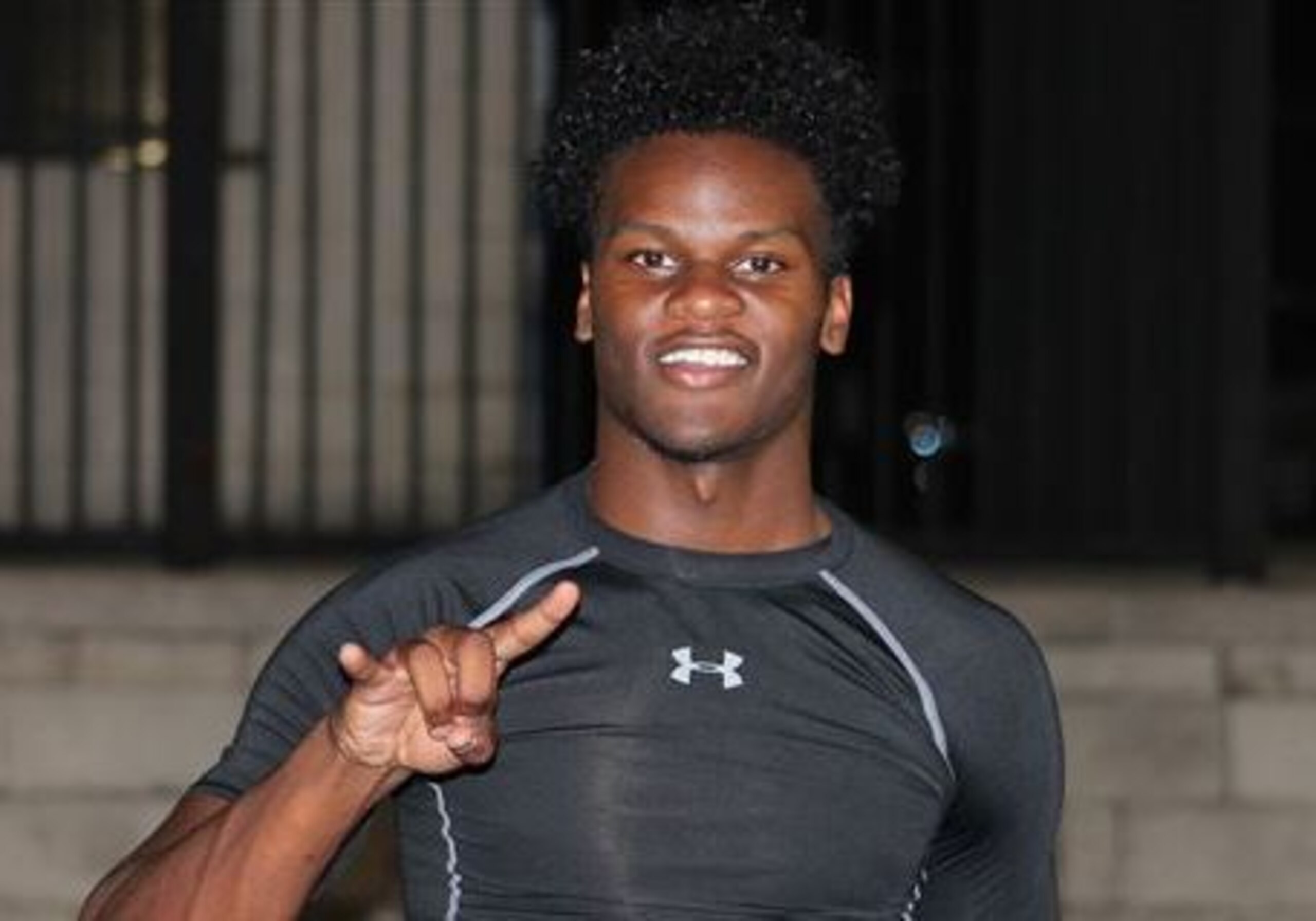 WR Tren'Davian Dickson ended his commitment to Texas.