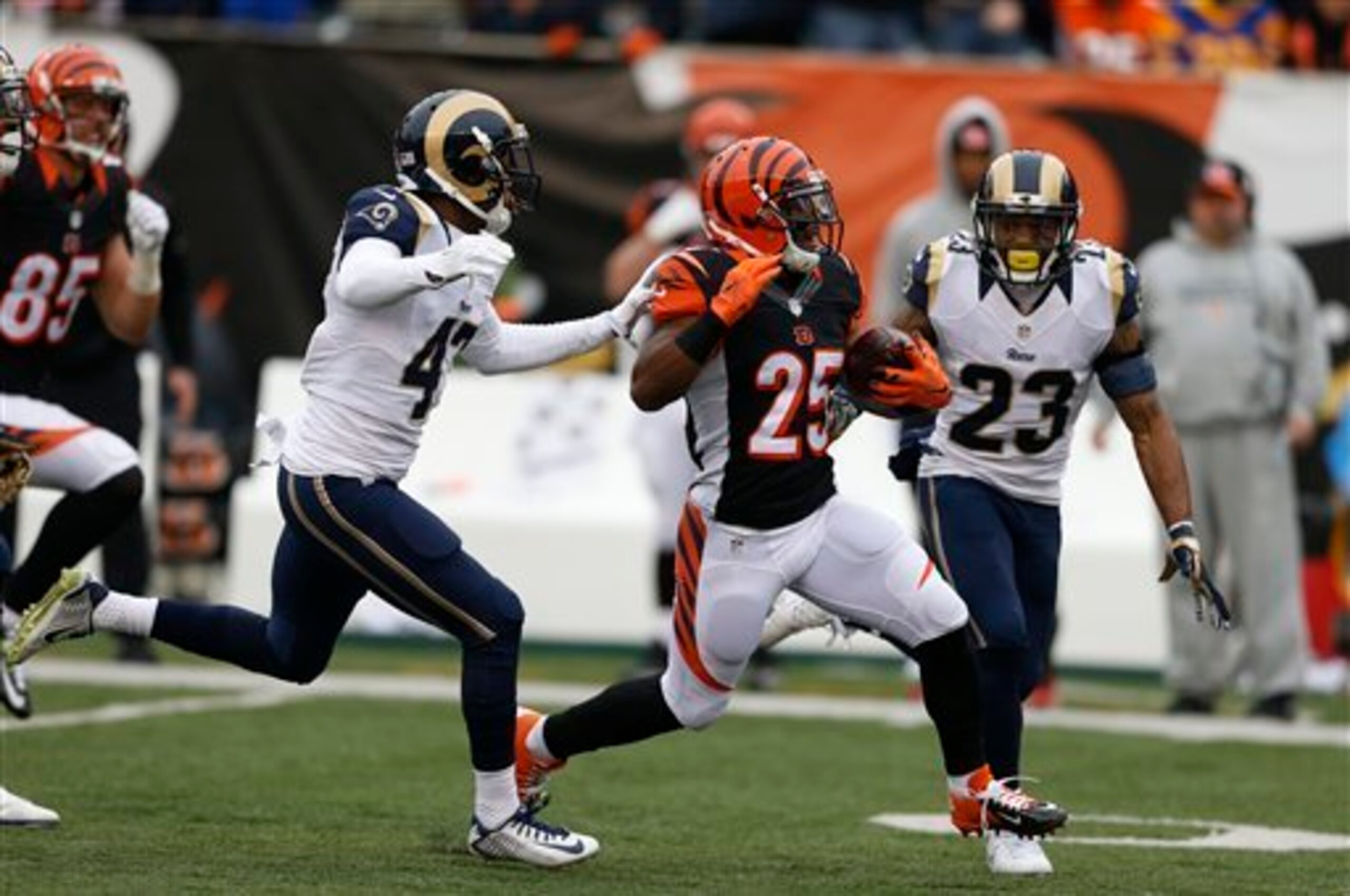 Giovani Bernard struggled to make an impact with Hill on fire.