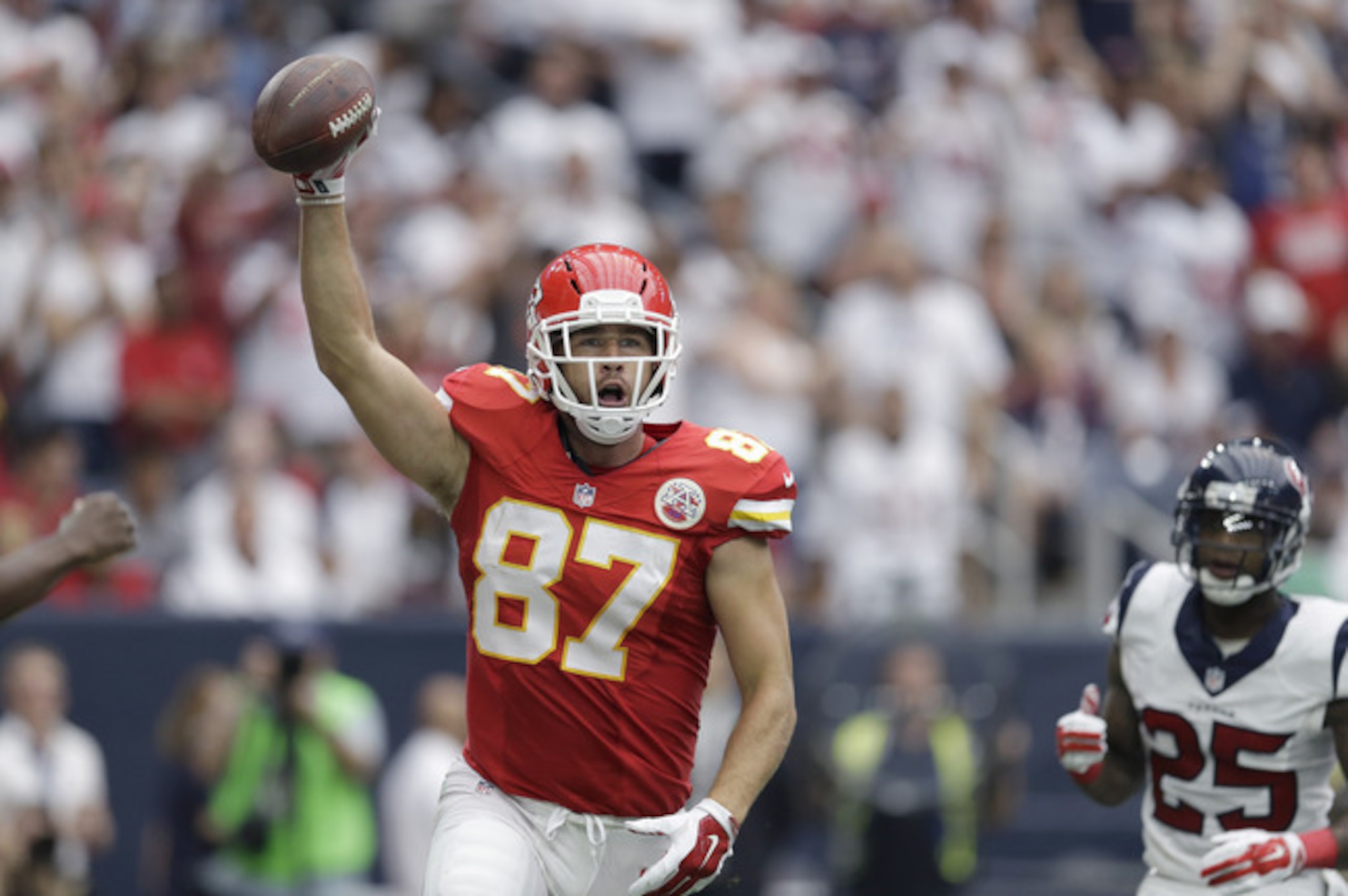 Injuries are killing the tight end position, so it's nice to see Travis Kelce coming on as of late.