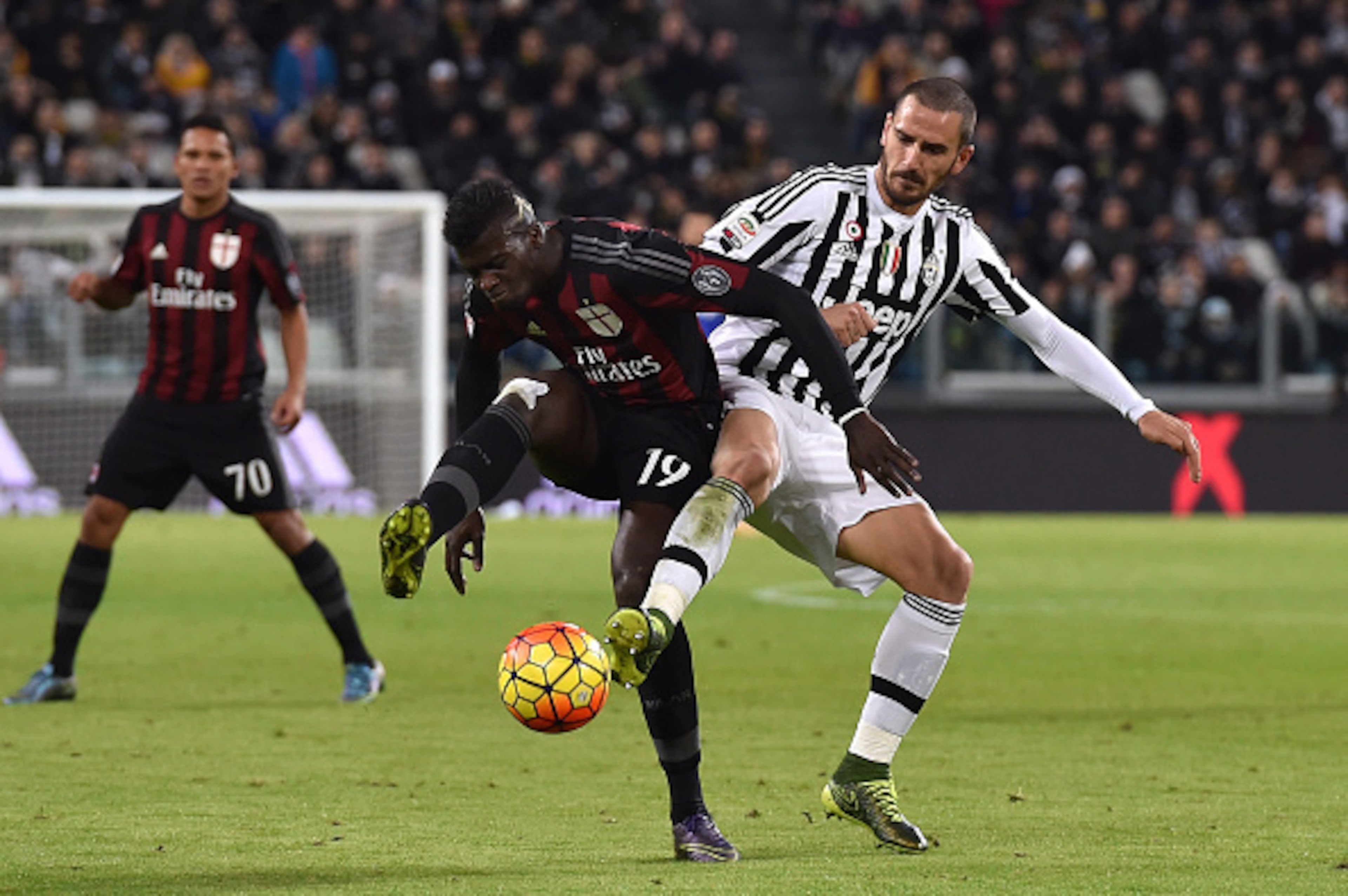 TURIN, ITALY - NOVEMBER 21:  Mbaye Niang (L) of AC Milan is tackled by Leonardo Bonucci of Juventus FC during the Serie A match between Juventus FC and AC Milan at Juventus Arena on November 21, 2015 in Turin, Italy.  (Photo by Valerio Pennicino/Getty Ima