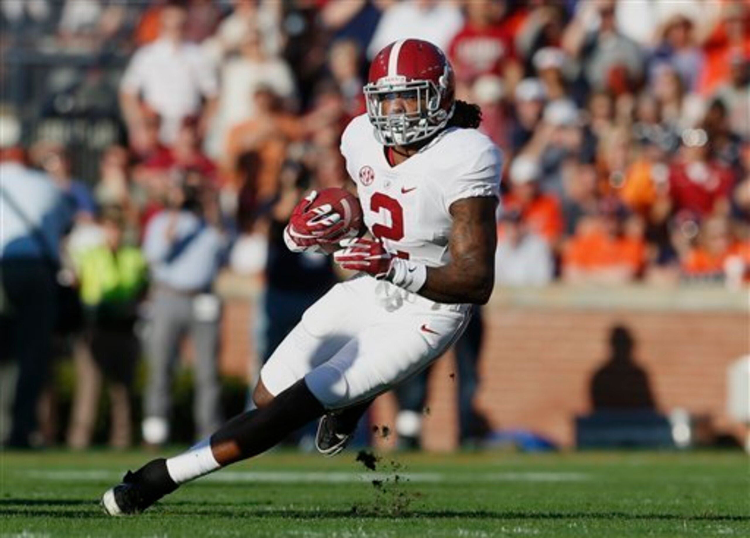 Derrick Henry can put the finishing touches on his Heisman Trophy campaign Saturday.