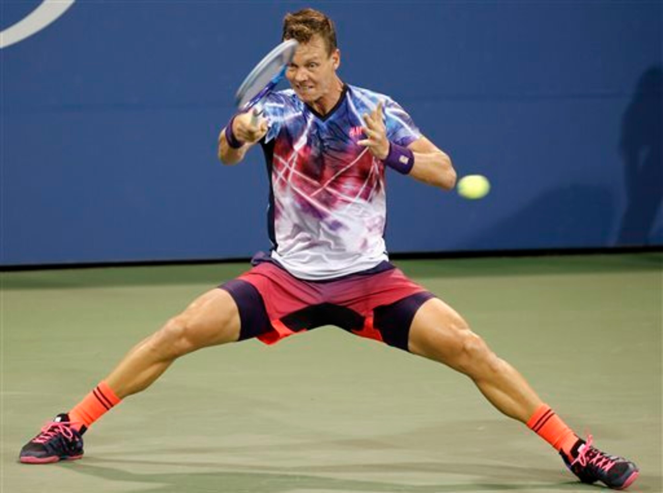 Tomas Berdych hits a forehand during a 2015 U.S. Open match.