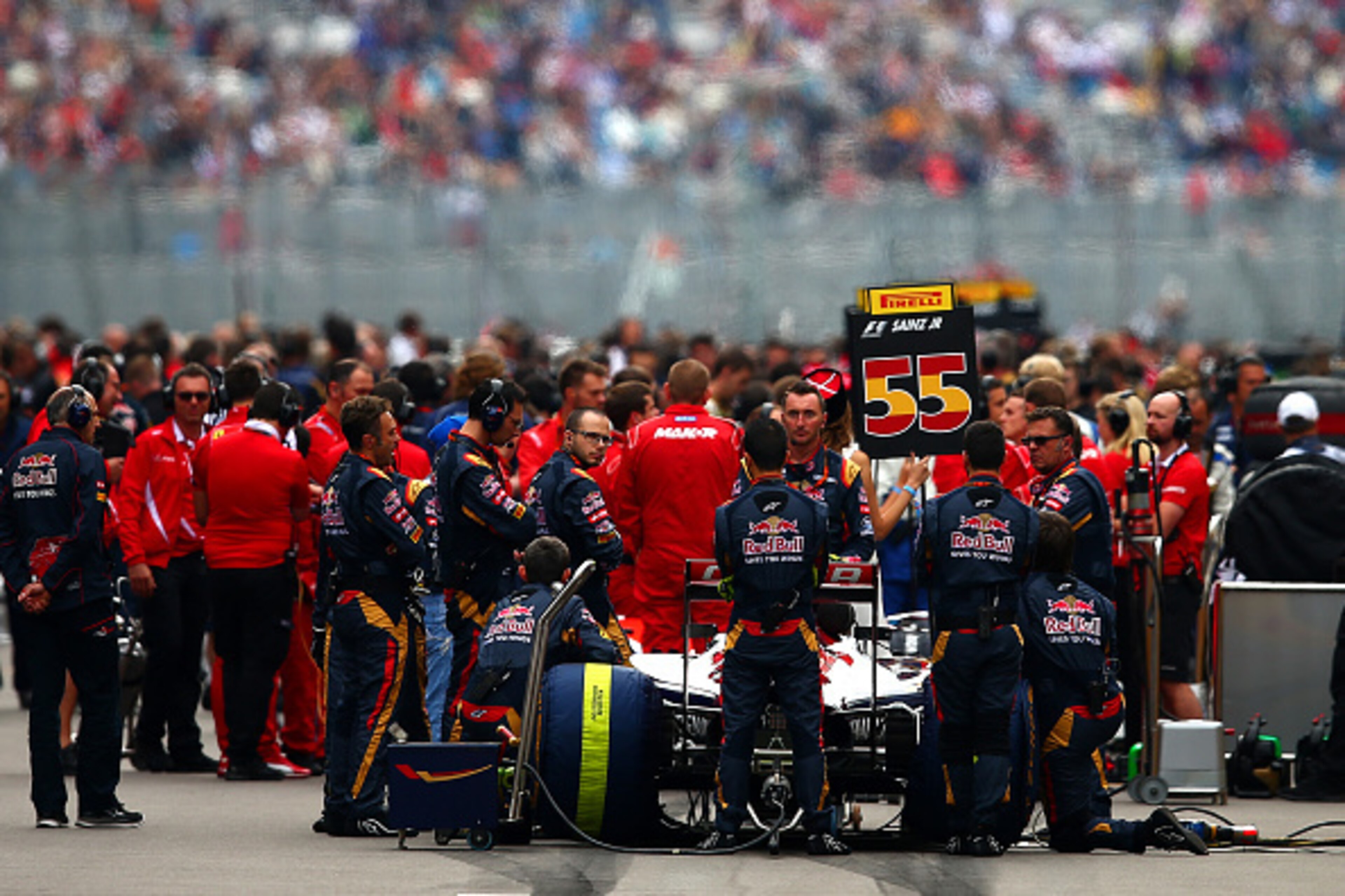 Carlos Sainz Jr. started at the back in Russia.