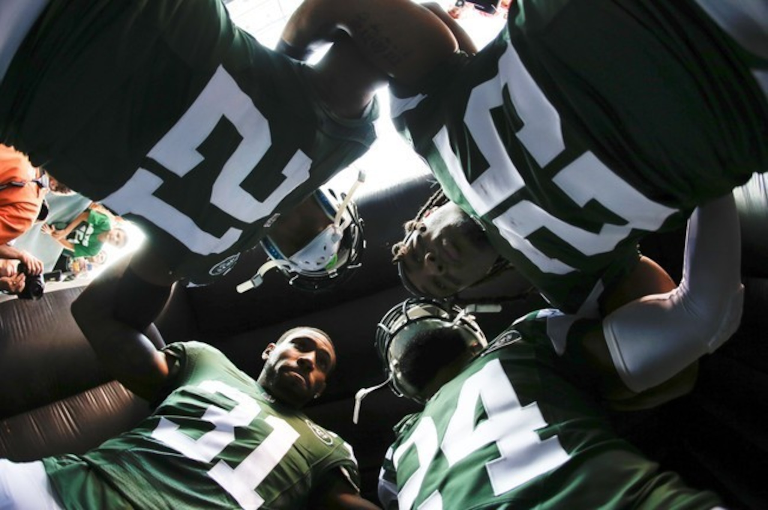 Darrelle Revis gathers the defensive backs together before the Jets' matchup with the Titans.