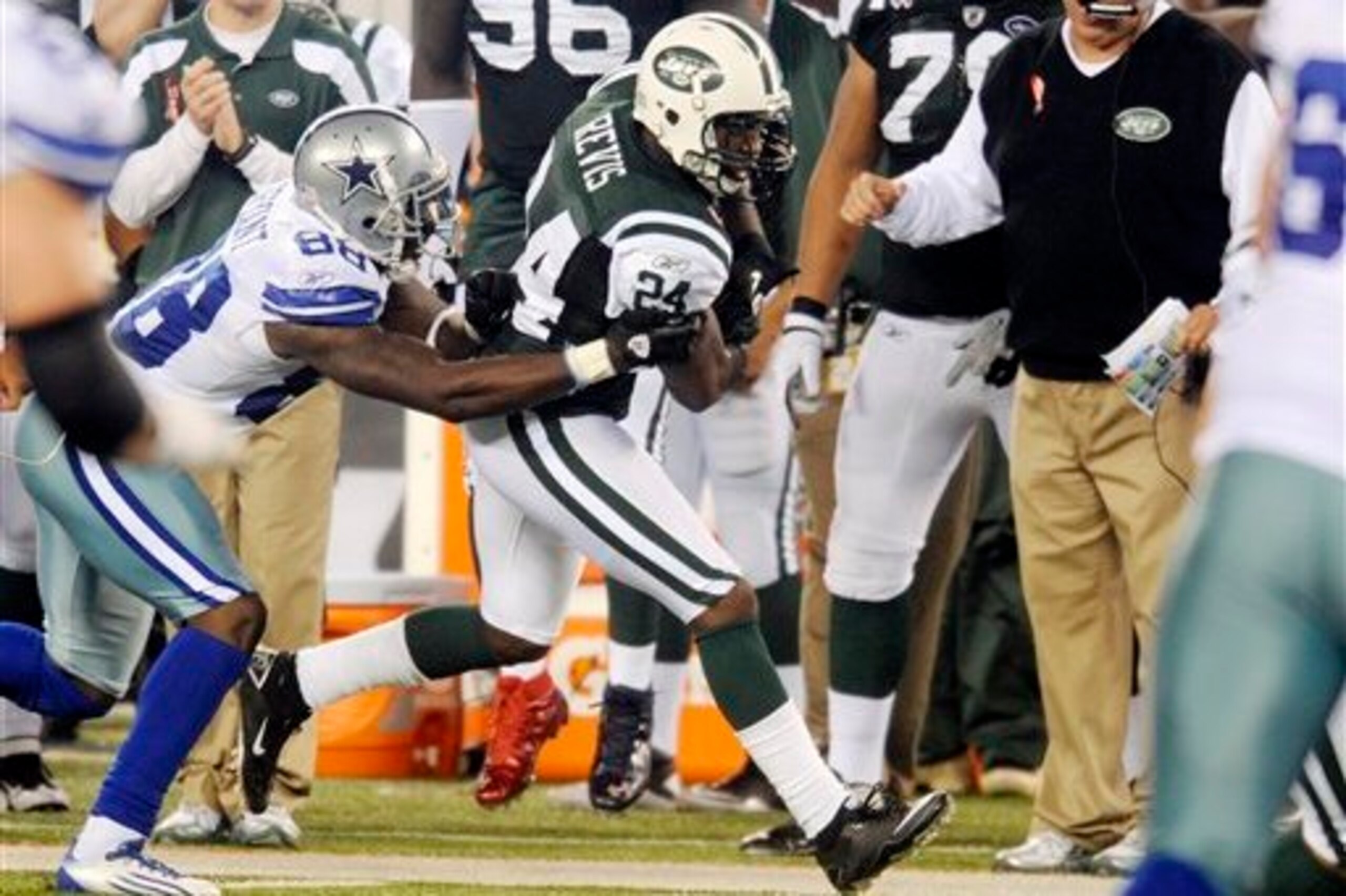 Darrelle Revis intercepts a Tony Romo pass intended for Dez Bryant.