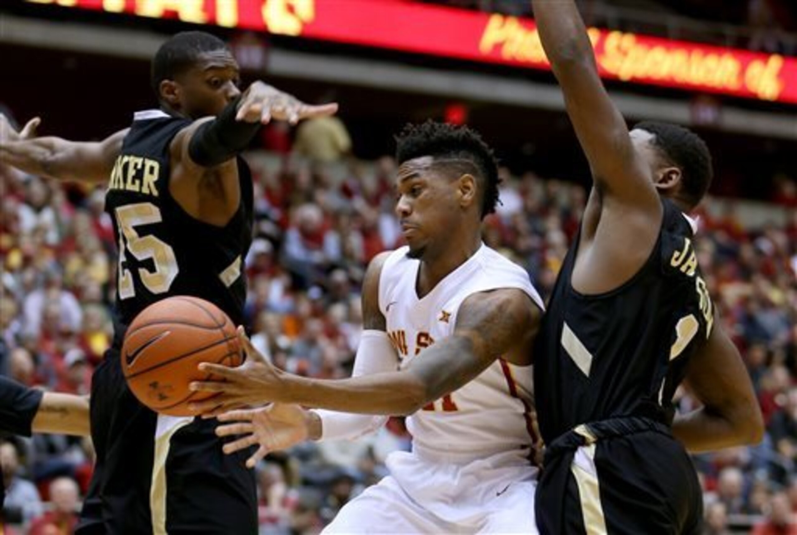 Monte Morris (center)
