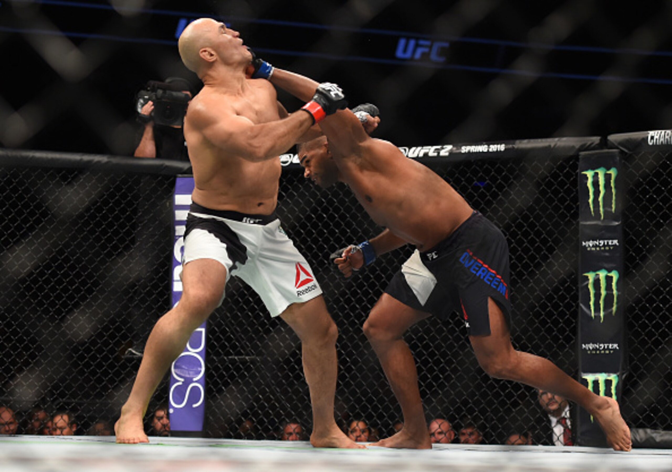 Junior dos Santos gets tagged by Alistair Overeem in the co-main event.