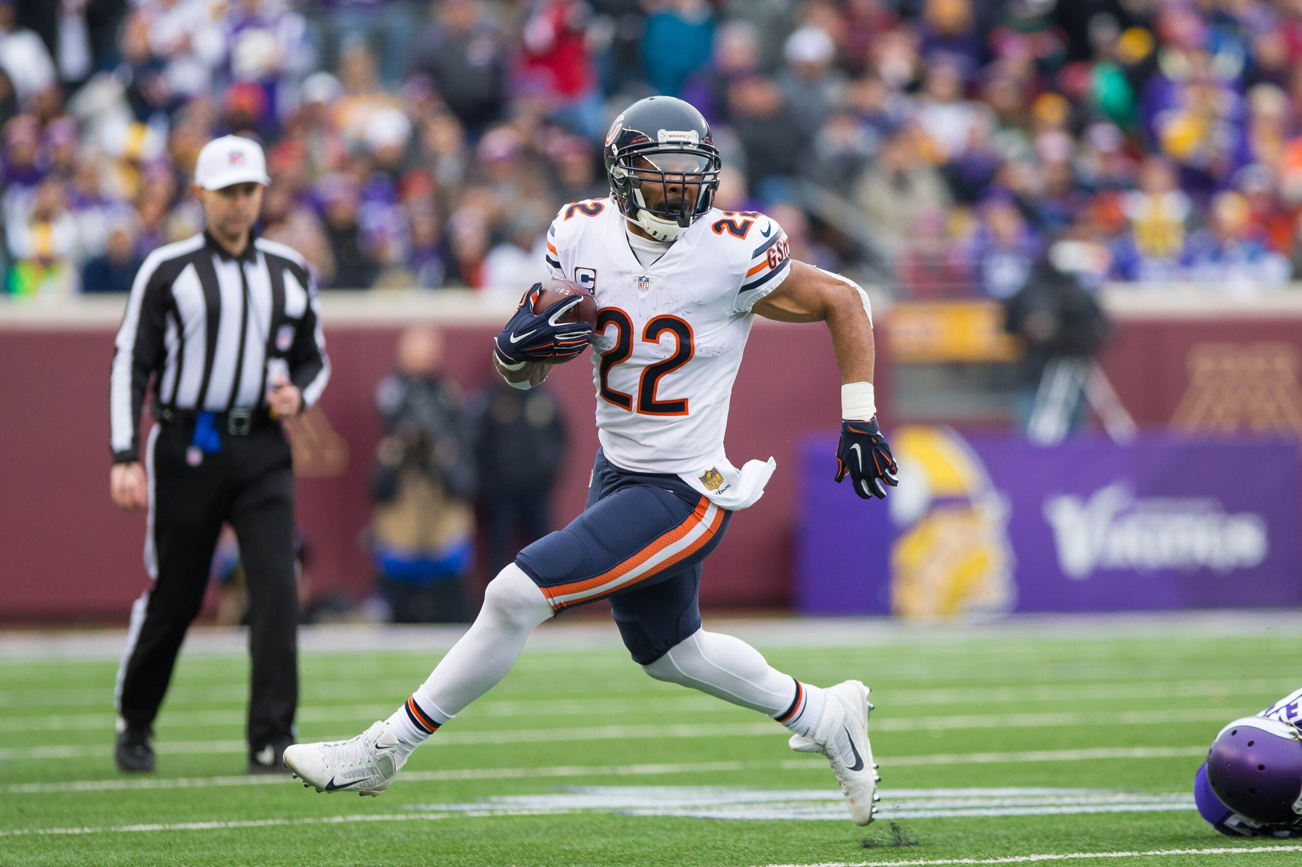 Matt Forte made plays both on the ground and through the air on Sunday.