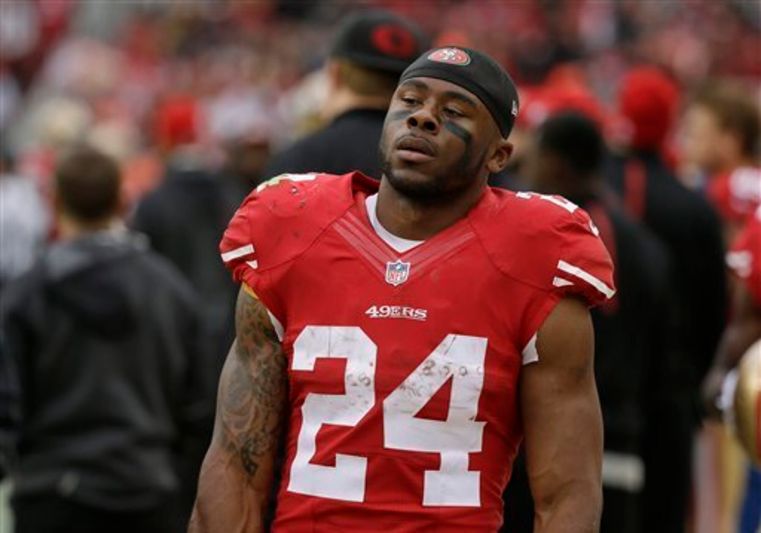 Running back Shaun Draughn was lost to a knee injury after rushing for 38 yards.