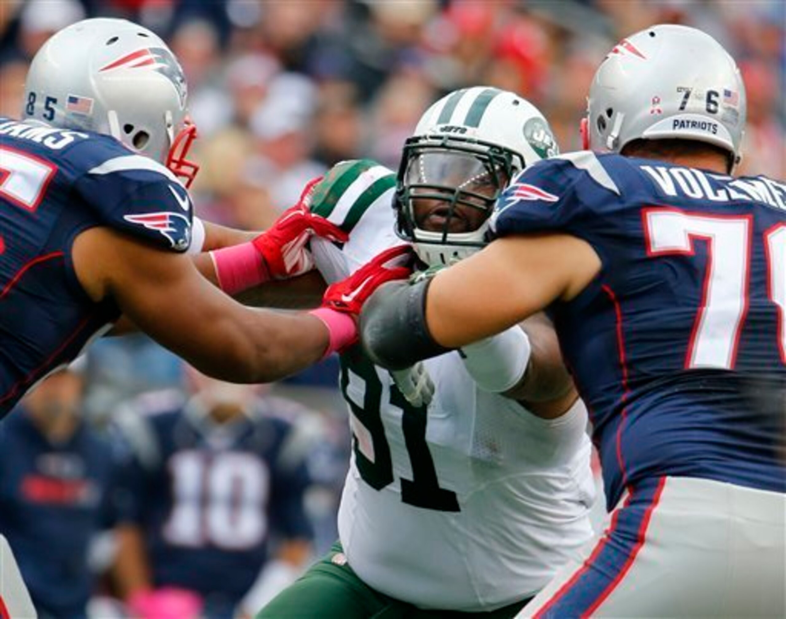 Sheldon Richardson (91) fights through blockers to get to the quarterback.