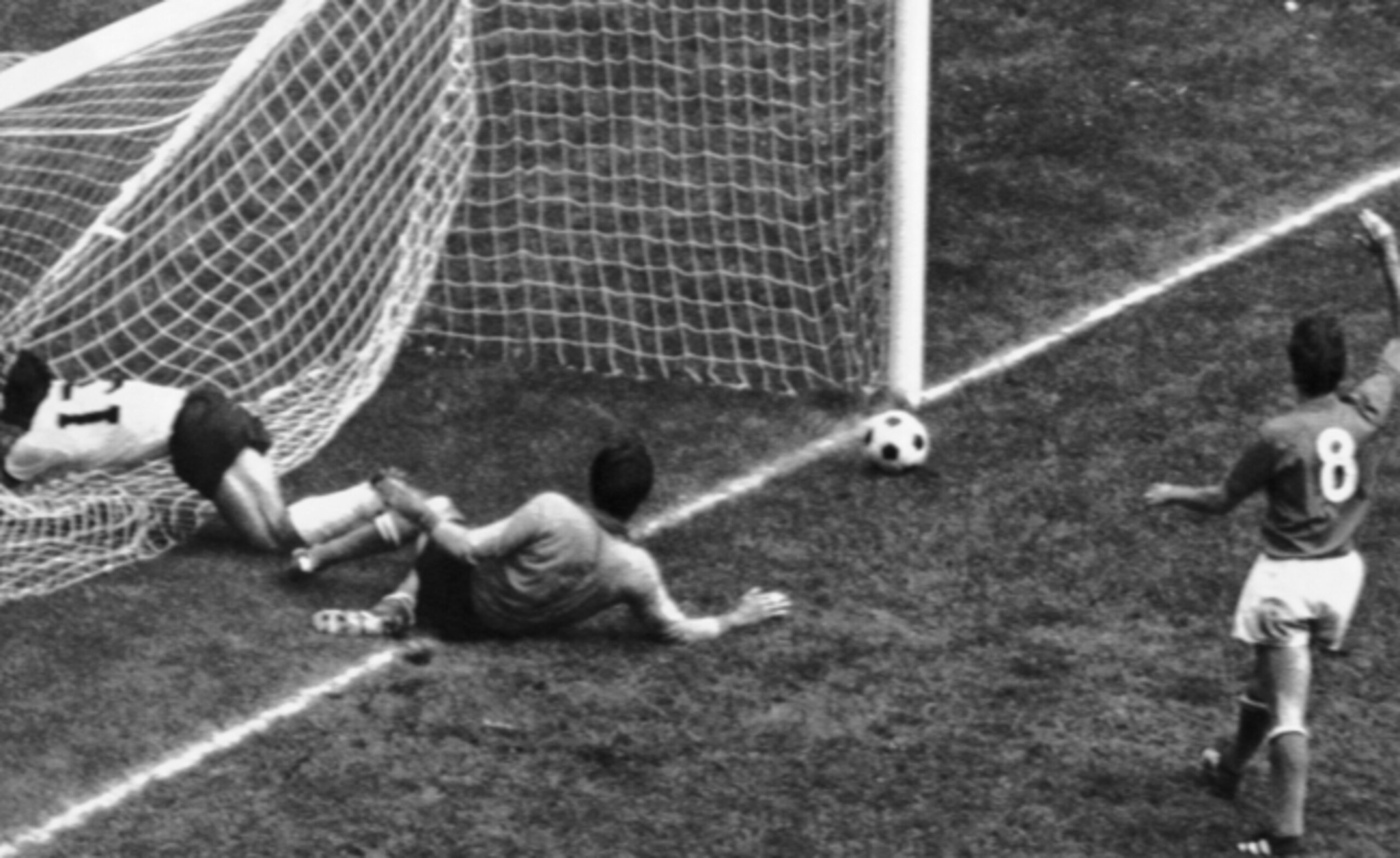 Rosato (No. 8) representing Italy against West Germany at the 1970 World Cup.