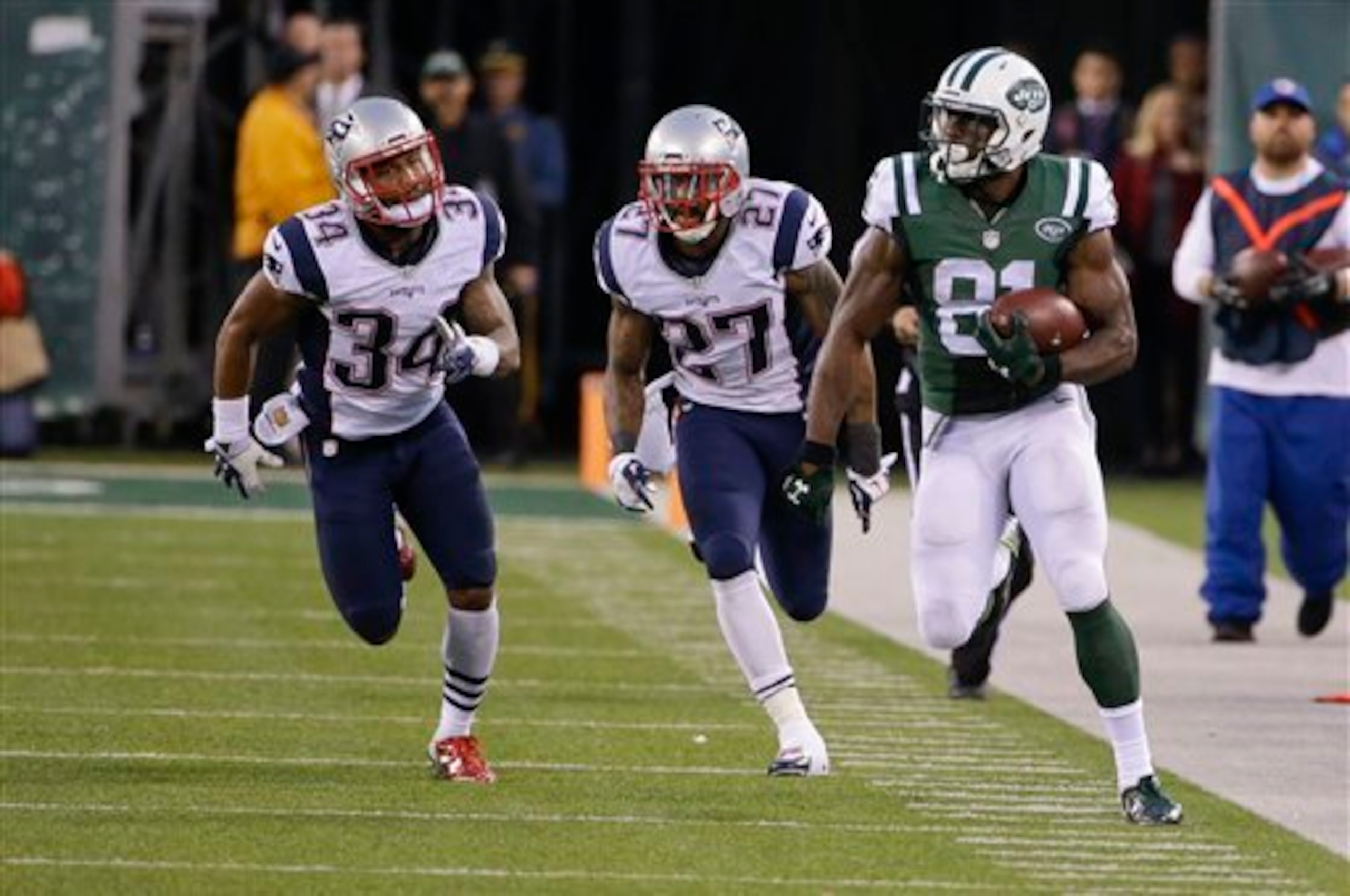 Quincy Enunwa races up the sideline on a 48-yard catch-and-run.