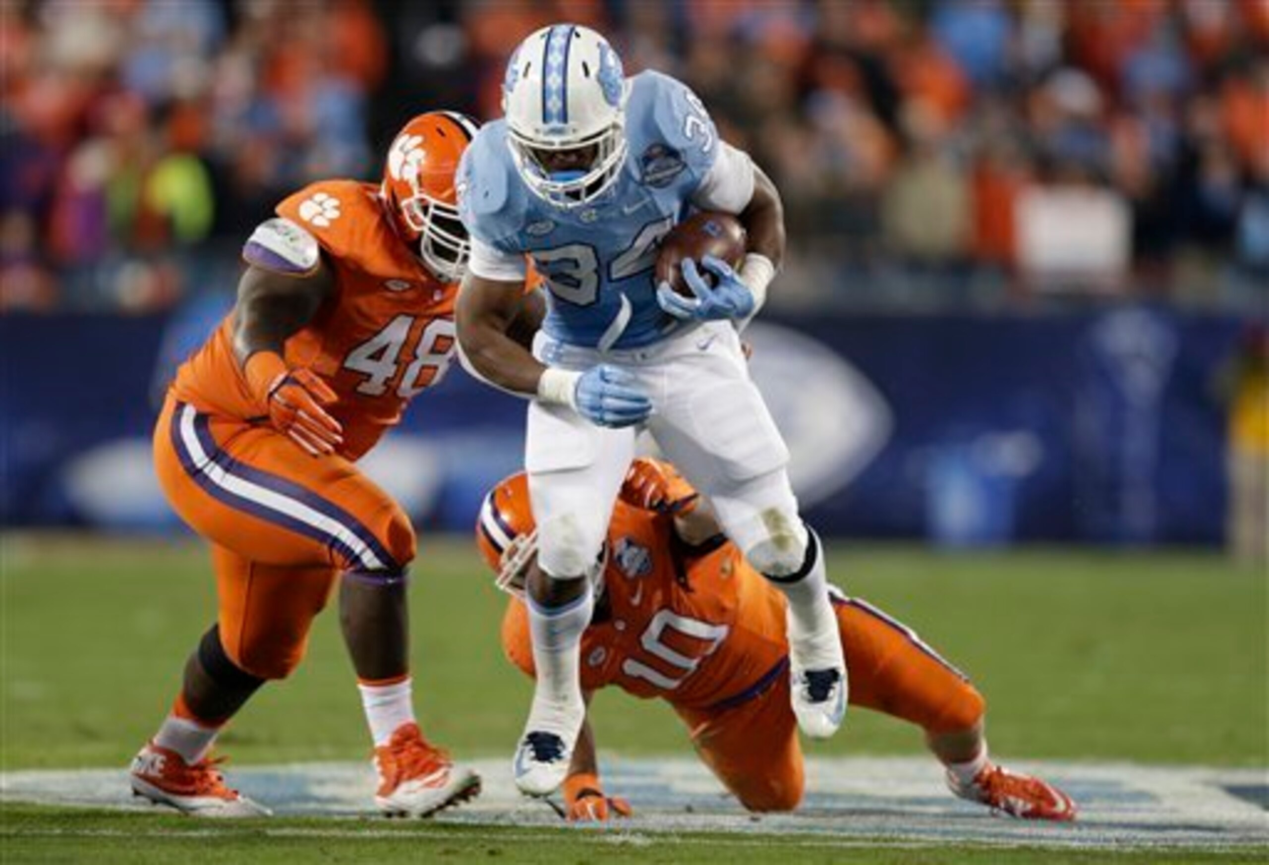 Elijah Hood was a difference-maker for North Carolina's backfield in 2015.
