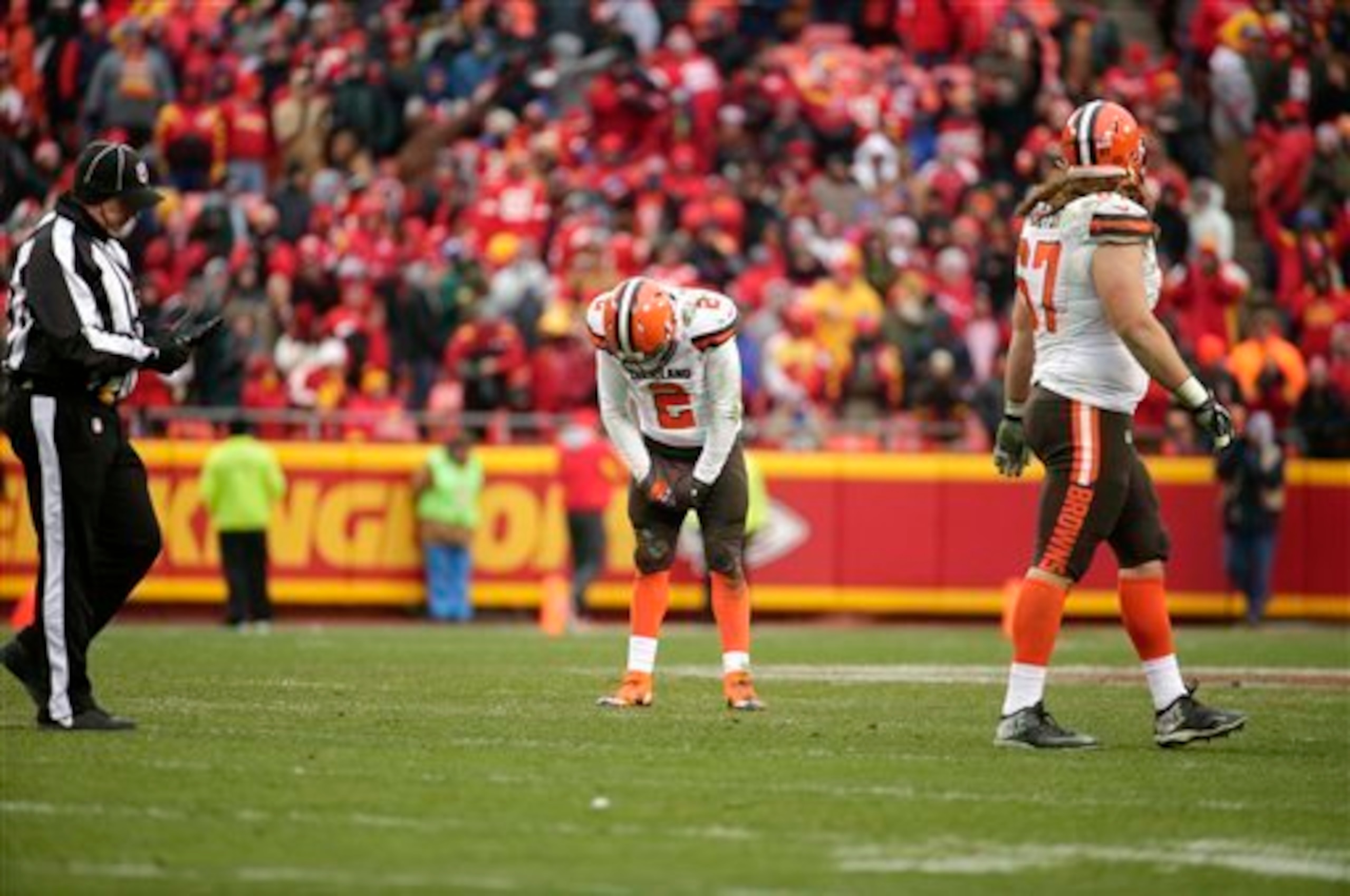 Cleveland Browns quarterback Johnny Manziel (2) reacts to an incomplete pass during the second half of an NFL football game against the Kansas City Chiefs in Kansas City, Mo., Sunday, Dec. 27, 2015. (AP Photo/Charlie Riedel)