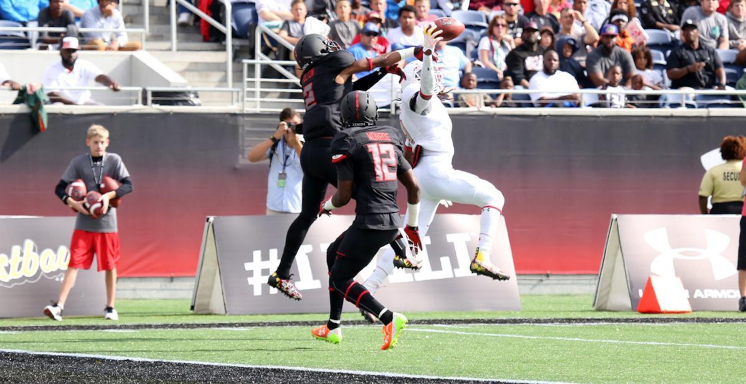 Miami receiver commit Dionte Mullins helped Team Highlight earn an Under Armour All-America Game victory. He also had an outstanding one-handed catch for a touchdown.
