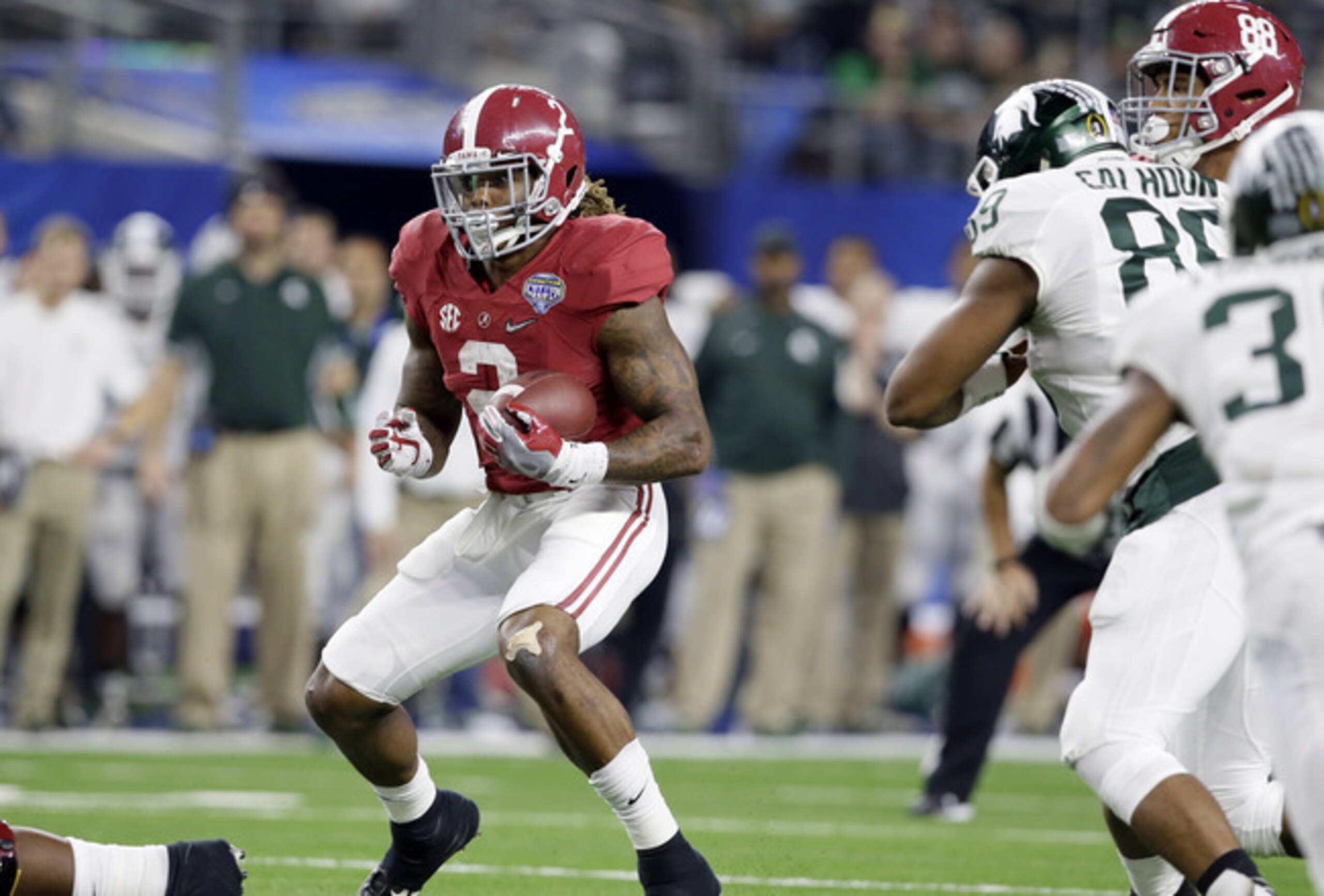 Derrick Henry was a workhorse for the Alabama offense in 2015.