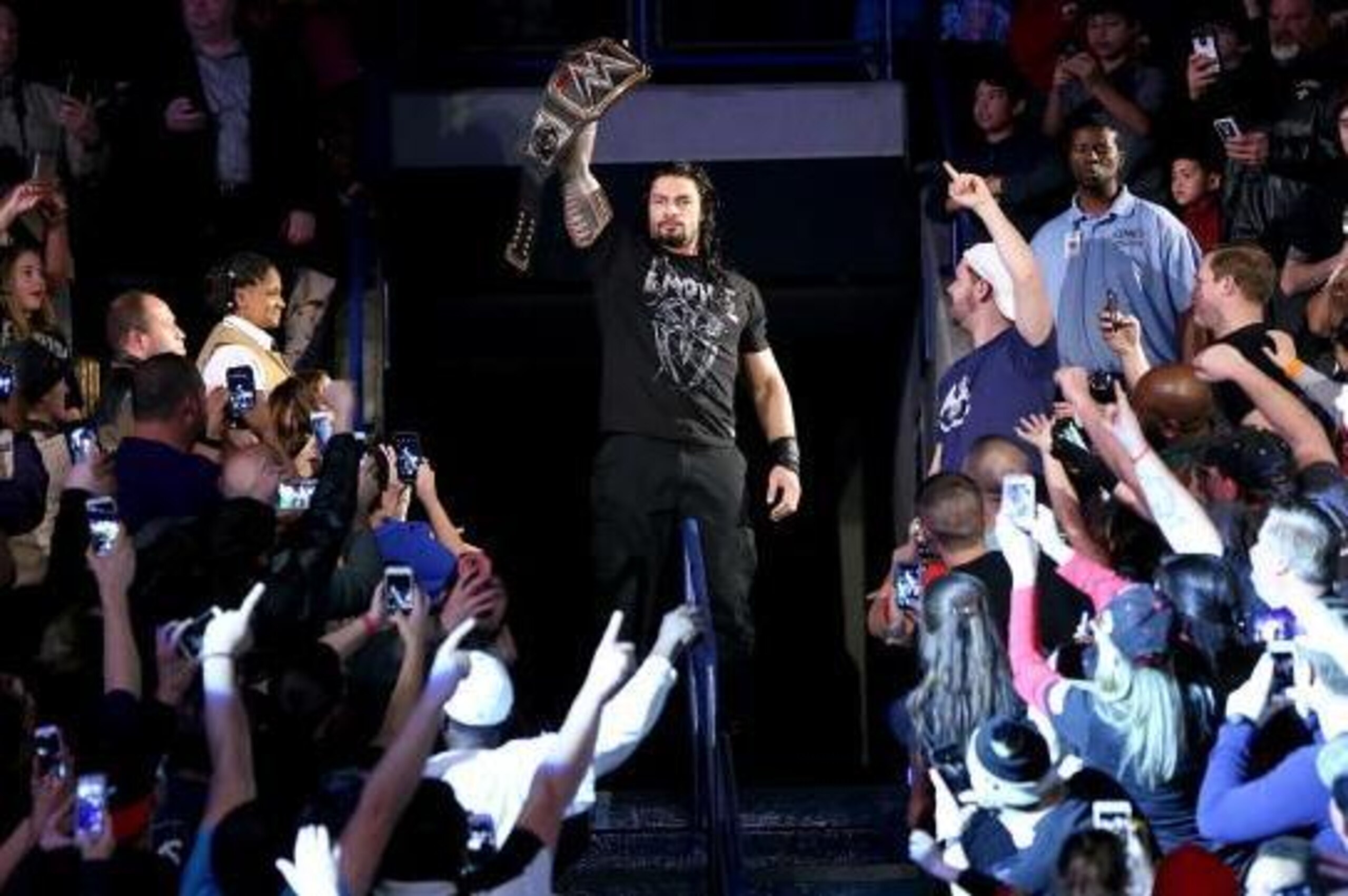 Will Roman Reigns leave WWE Royal Rumble 2016 with his WWE World Heavyweight Championship?