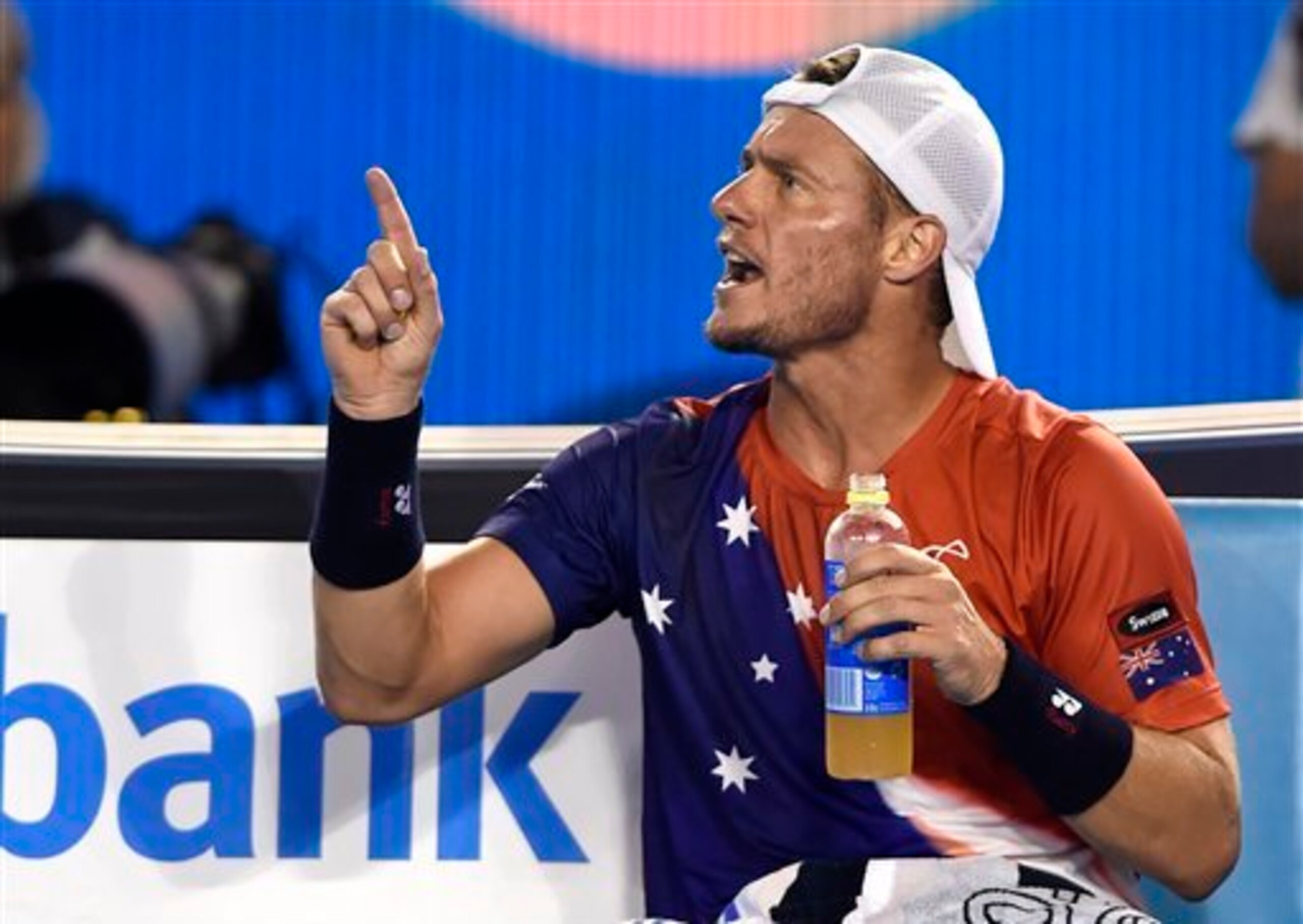 Lleyton Hewitt argues with chair umpire during his final match at the Australian Open.