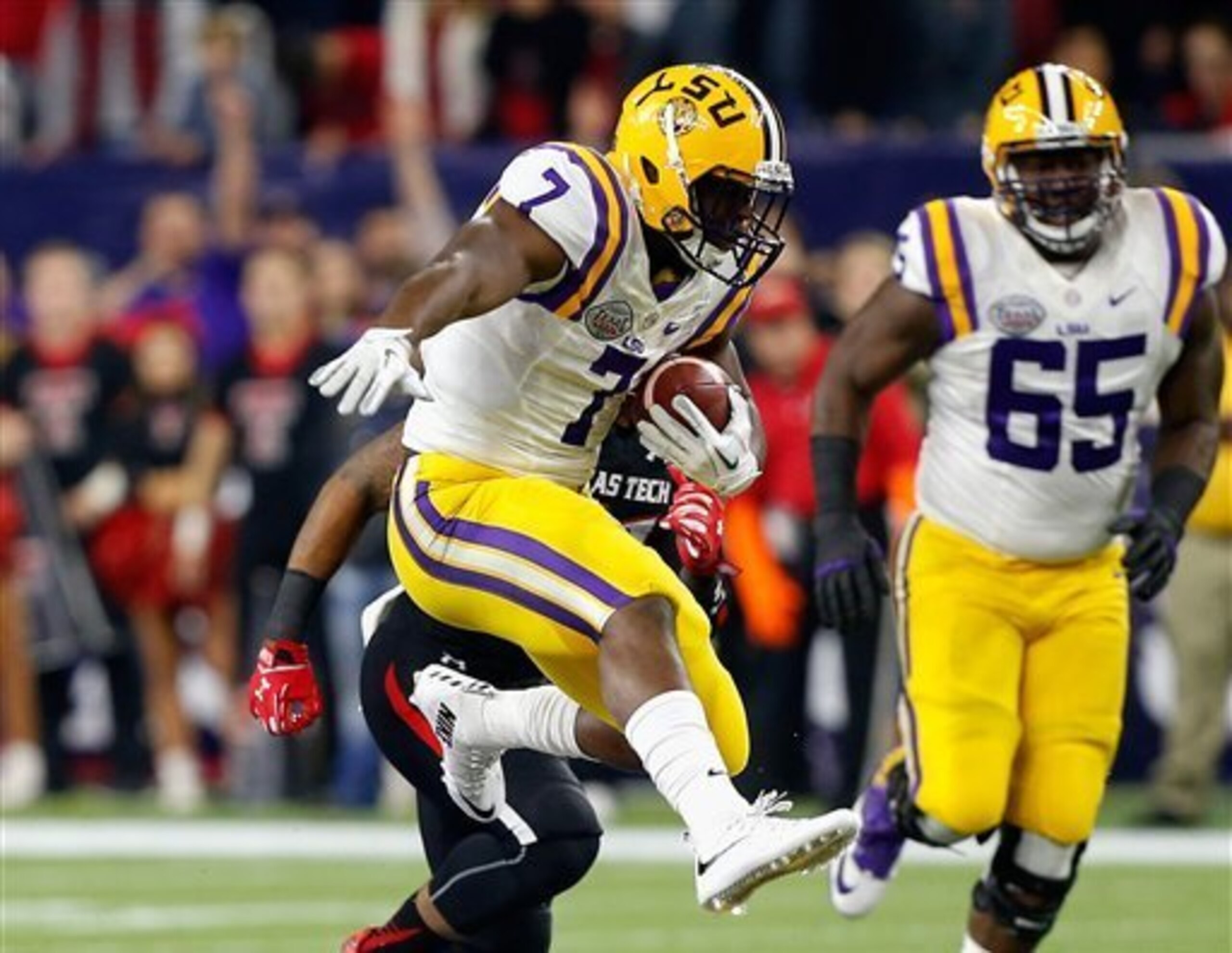 Leonard Fournette will take his game to Lambeau Field to face off with Wisconsin.
