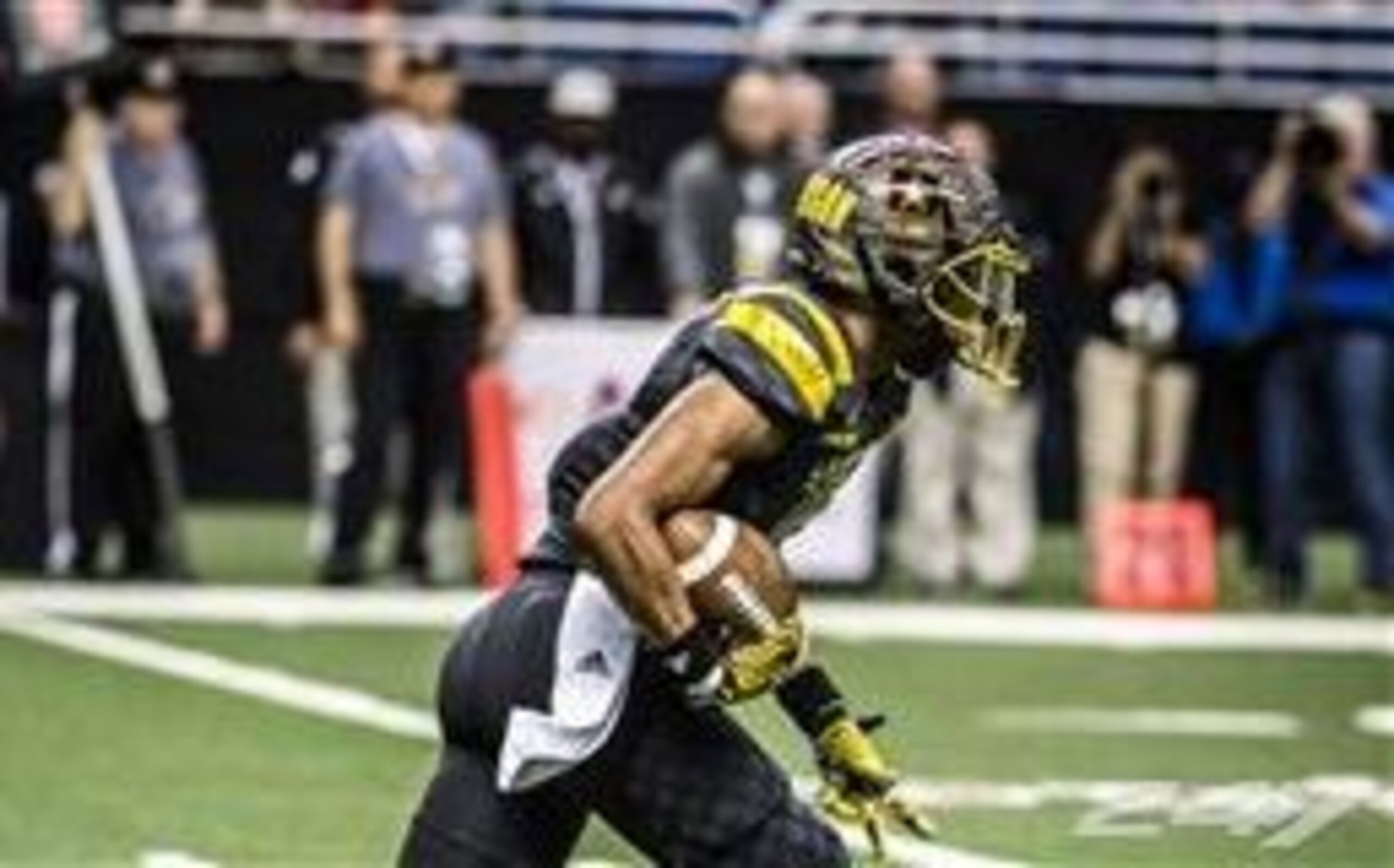 Demetris Robertson